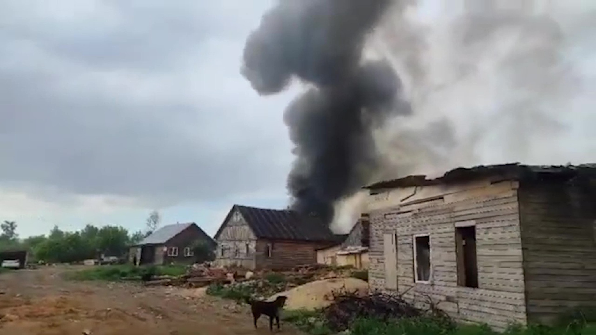 Территорию цыганского табора охватил огонь