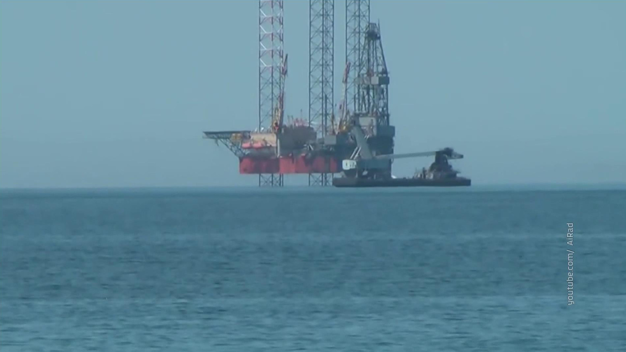 Три удара по нефтяным платформам: Украина атакует мирные цели