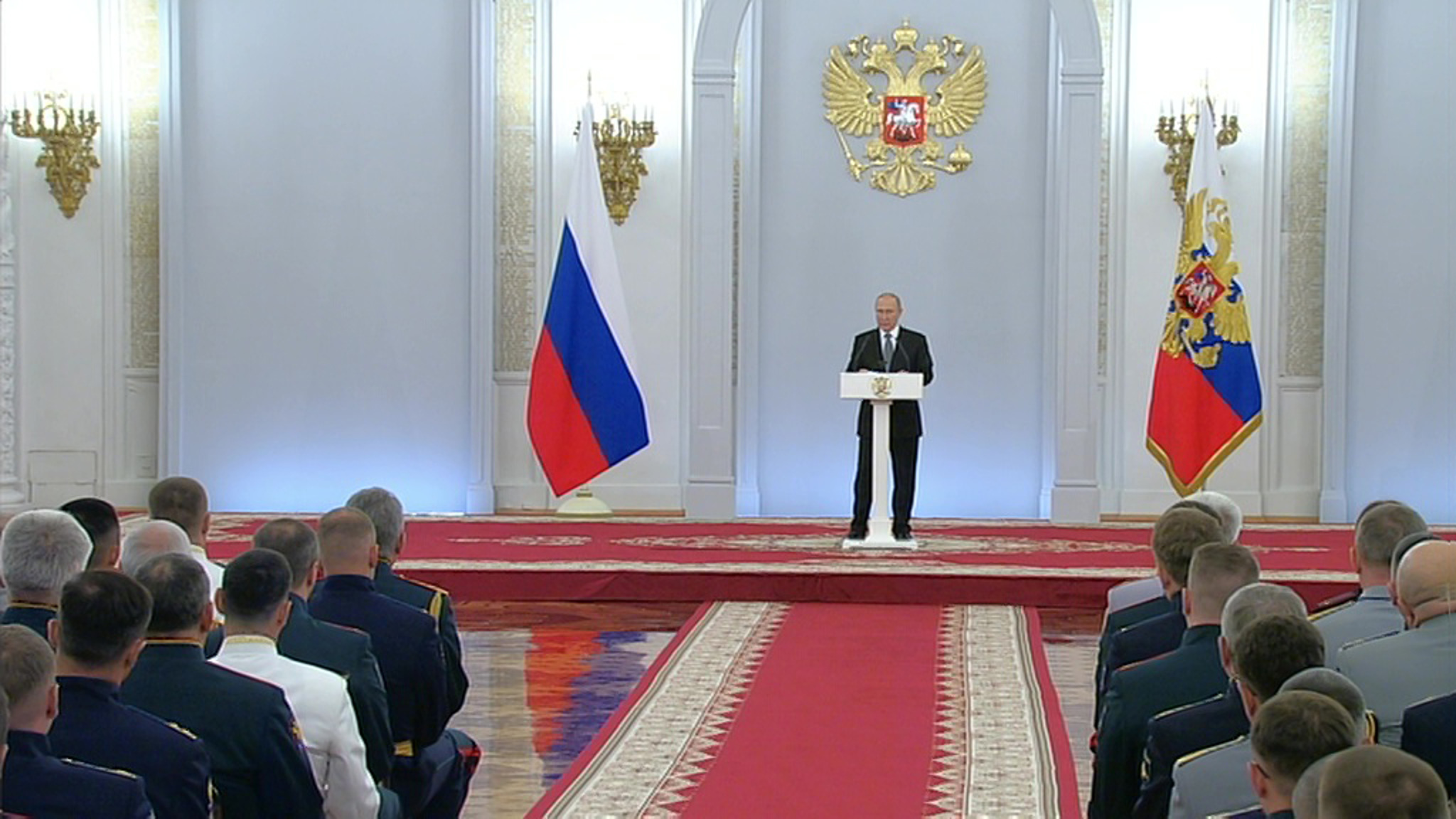 Путин обратился с напутствием к выпускникам военных вузов