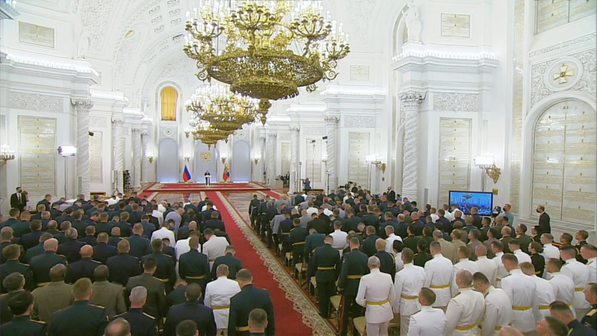 Путин – выпускникам военных вузов: вам выпала высокая честь