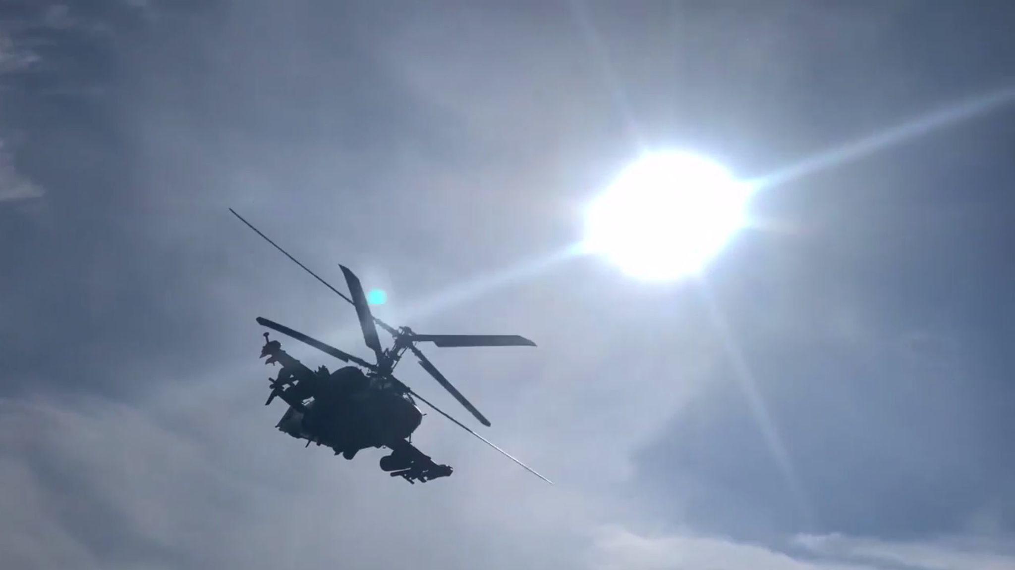Кадры боевой работы вертолетов Ка-52 показало Министерство обороны