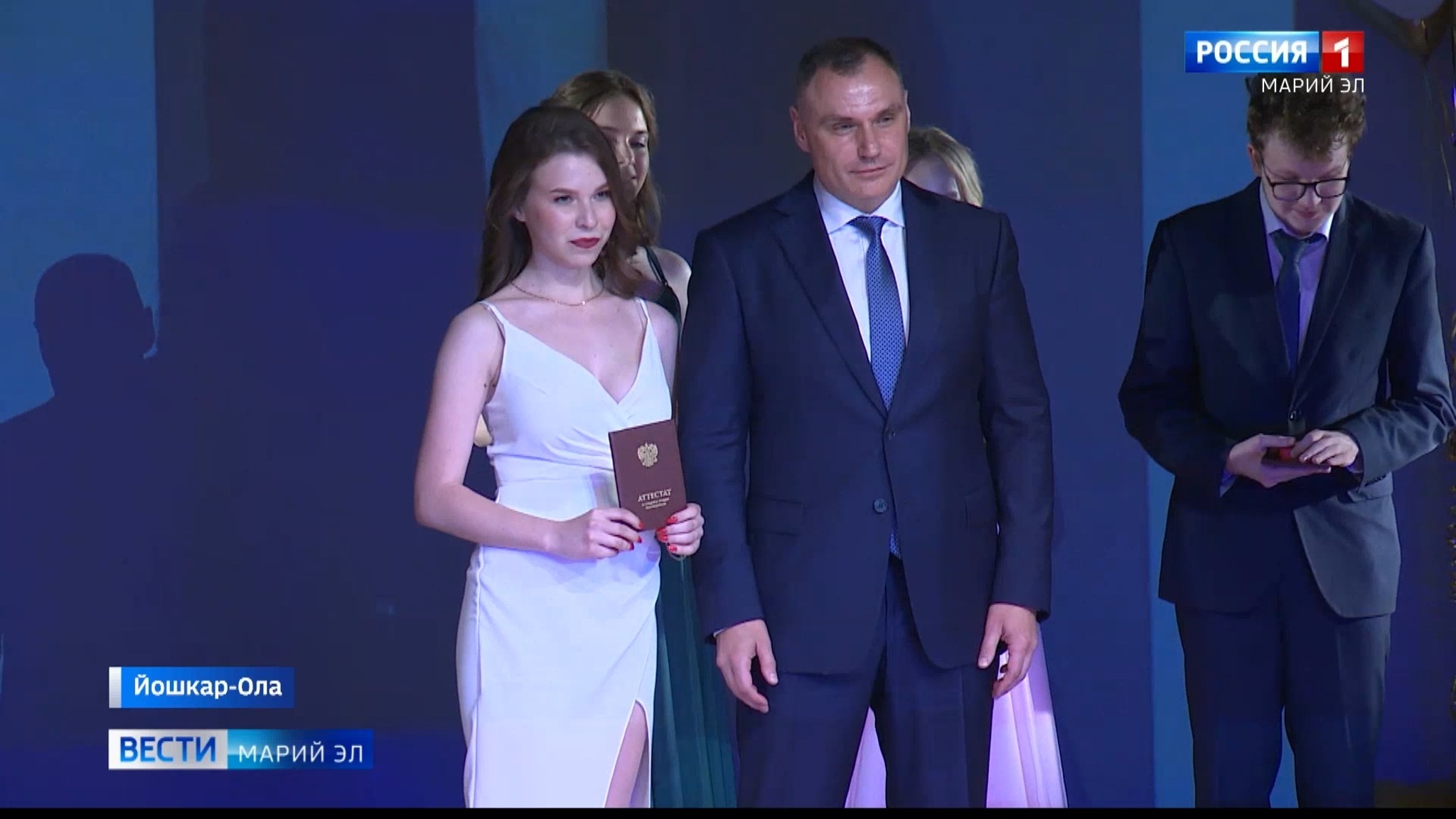 Врио Главы Марий Эл Юрий Зайцев вручил аттестаты выпускникам лицея №11