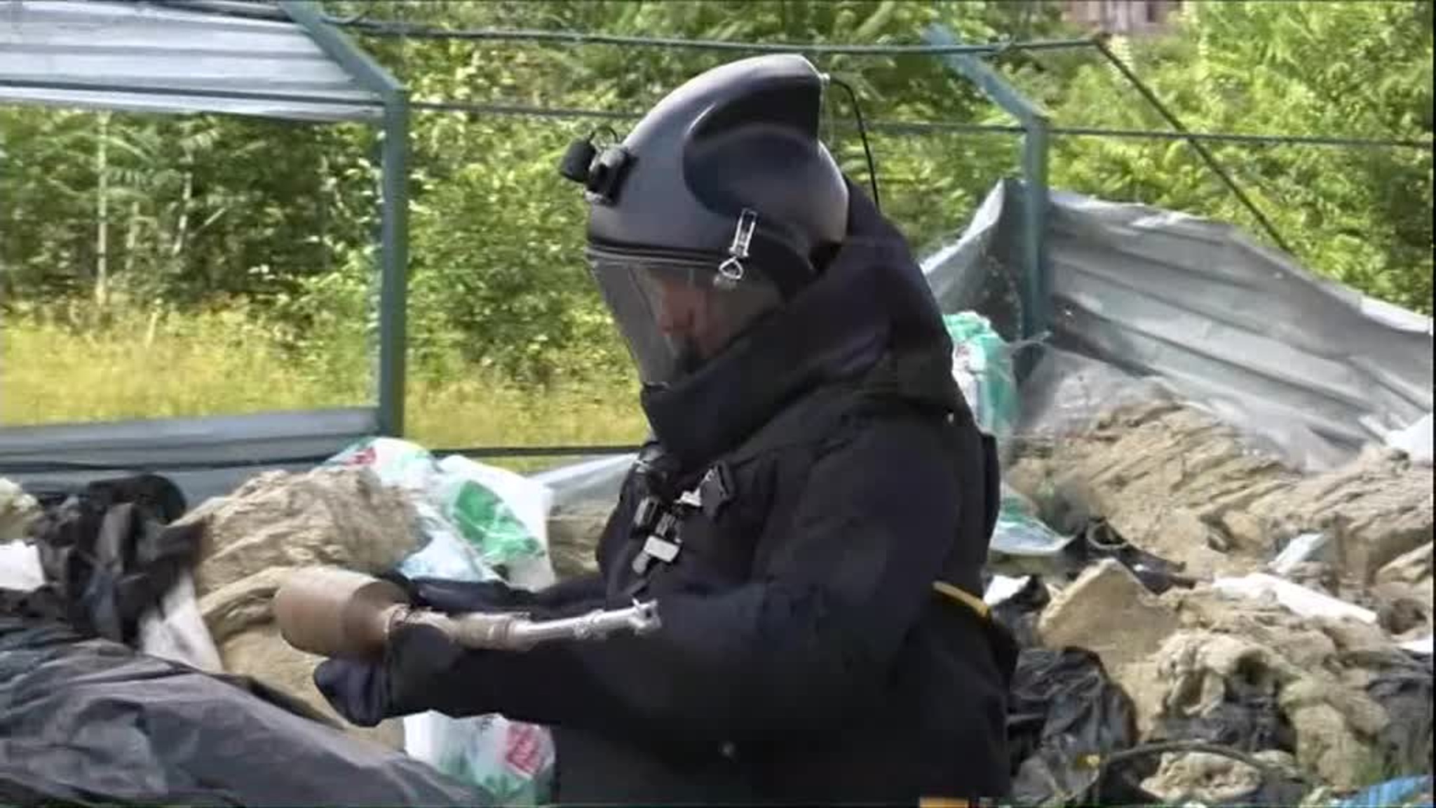 Освобожденный Мариуполь избавляется от смертельных ловушек