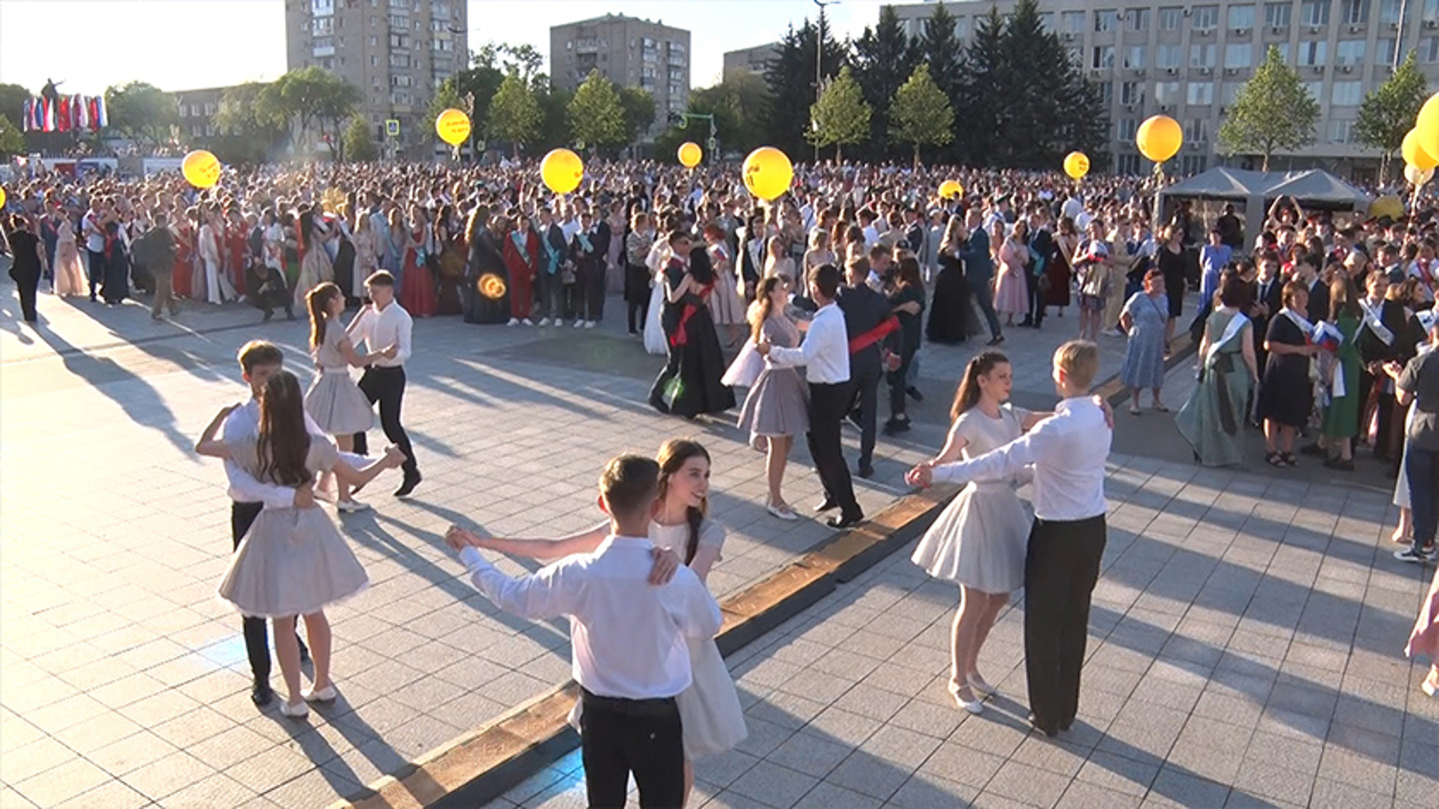 1 200 одиннадцатиклассников попрощались со школой в Благовещенске