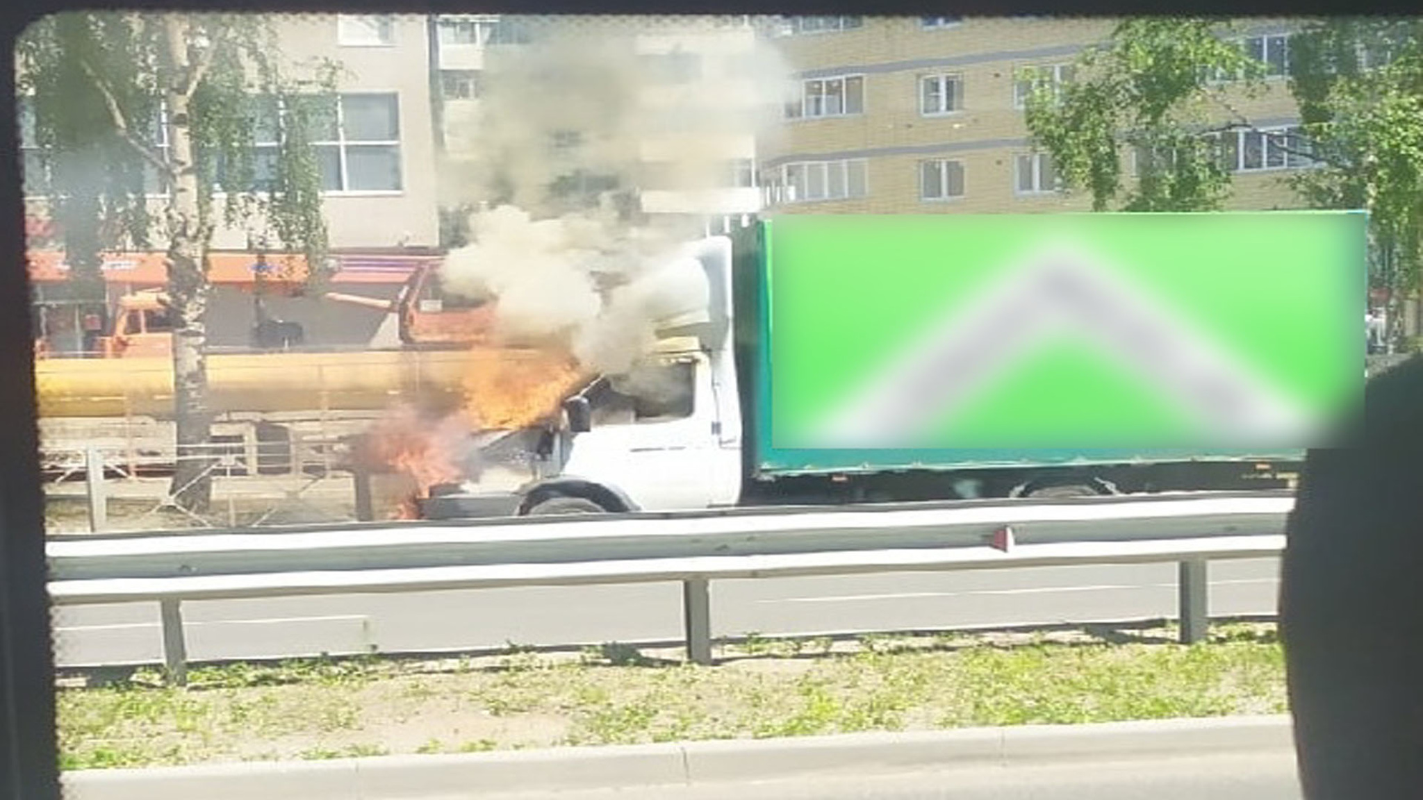 В Ярославле в Заволжском районе загорелась "Газель"