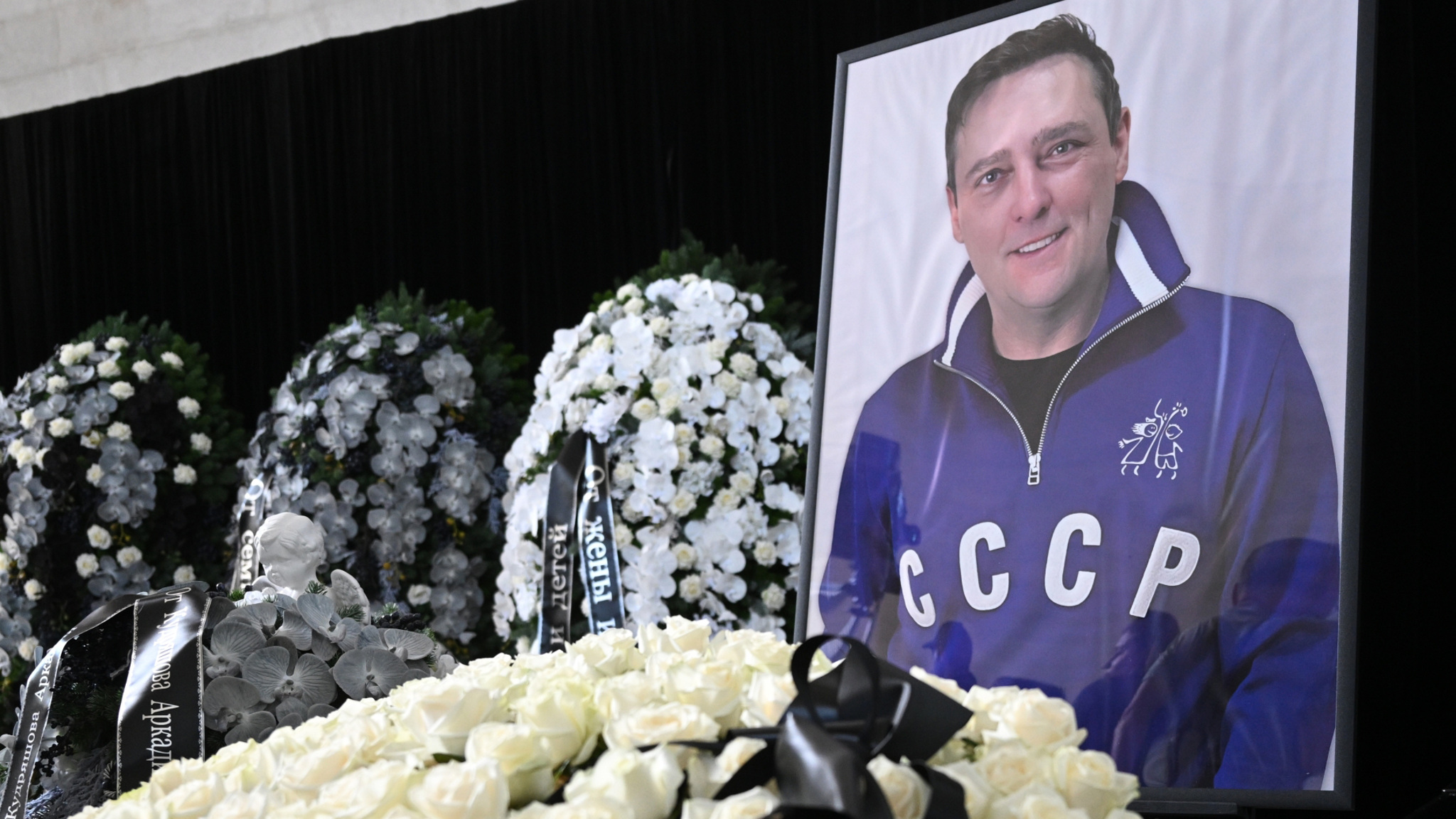 В Москве проходит церемония прощания друзей и родственников с Юрием Шатуновым