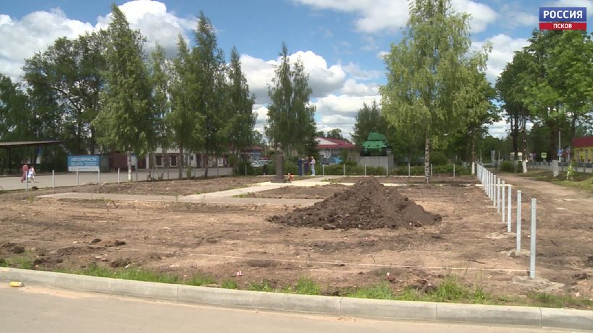 В Новоржеве подрядчик не завершил в срок реконструкцию сквера