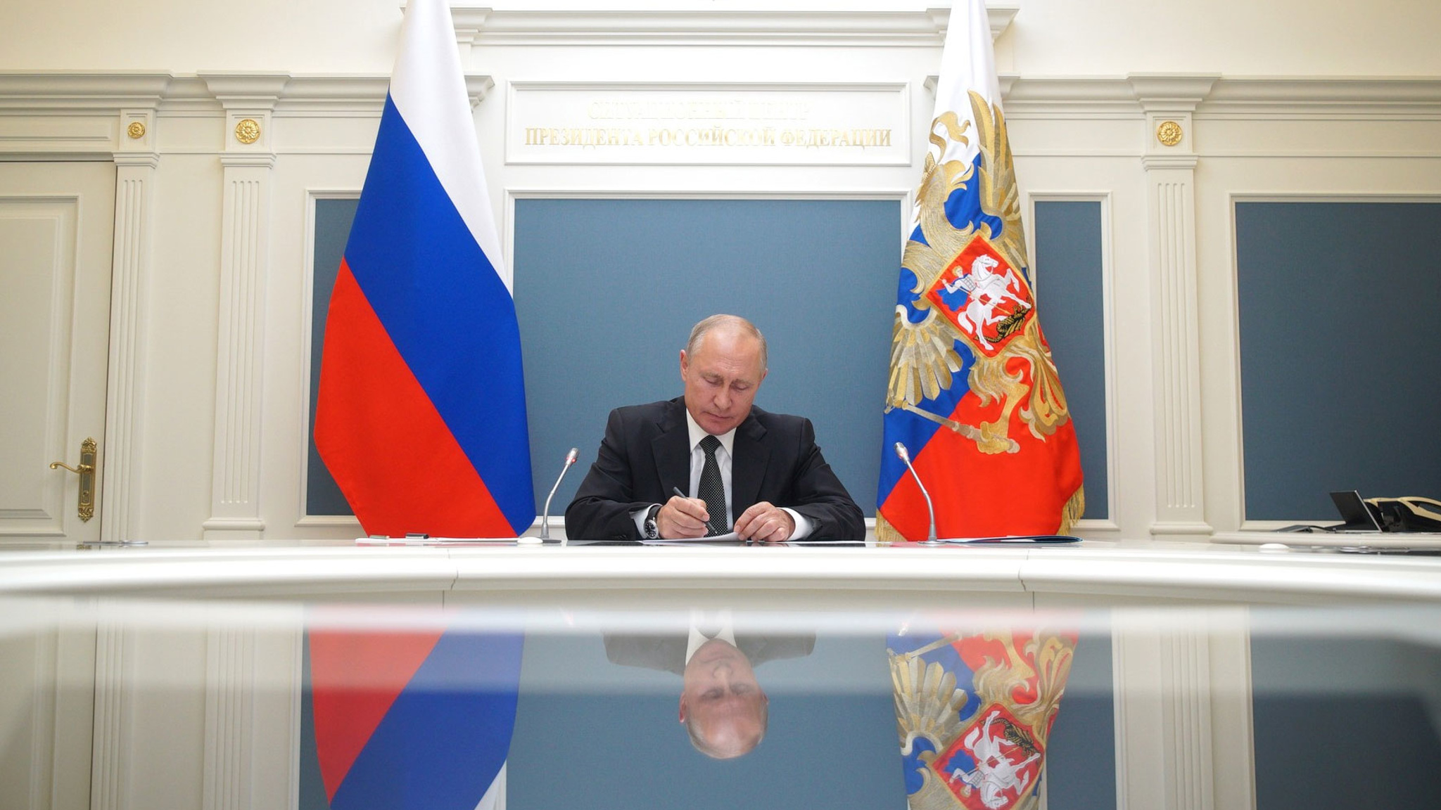 Путин утвердил запрет пропаганды ЛГБТ