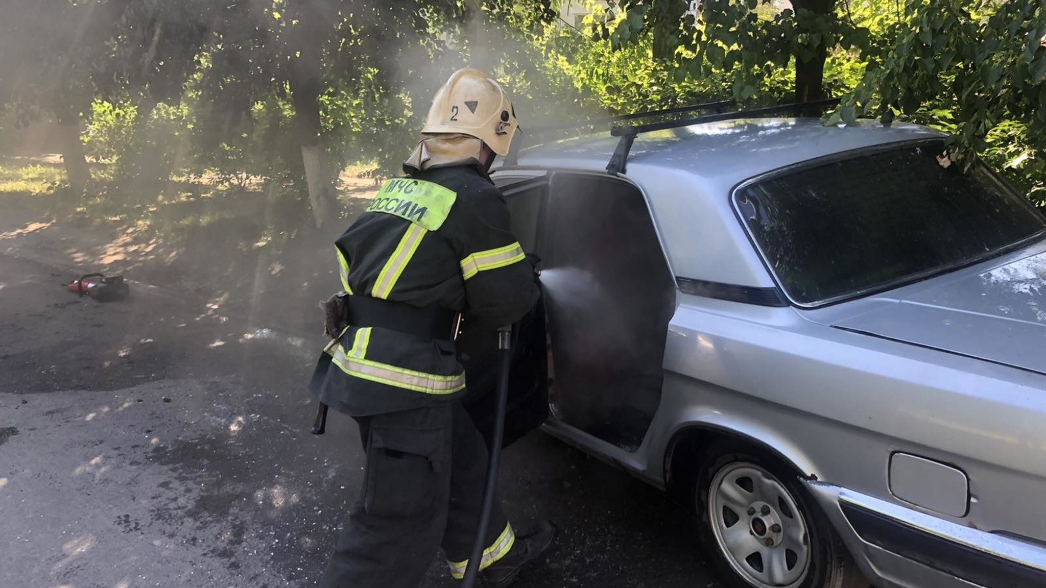 Во Владимире 11 пожарных тушили загоревшуюся "Волгу"