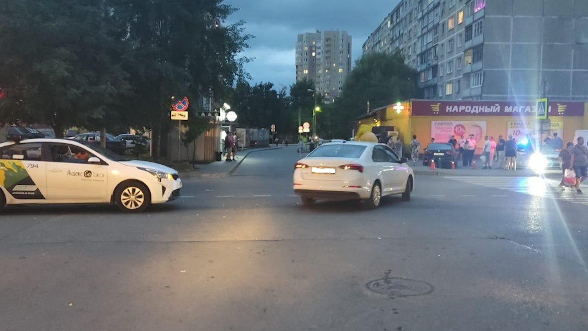 В Калининграде на продавца кваса упал прицеп-цистерна