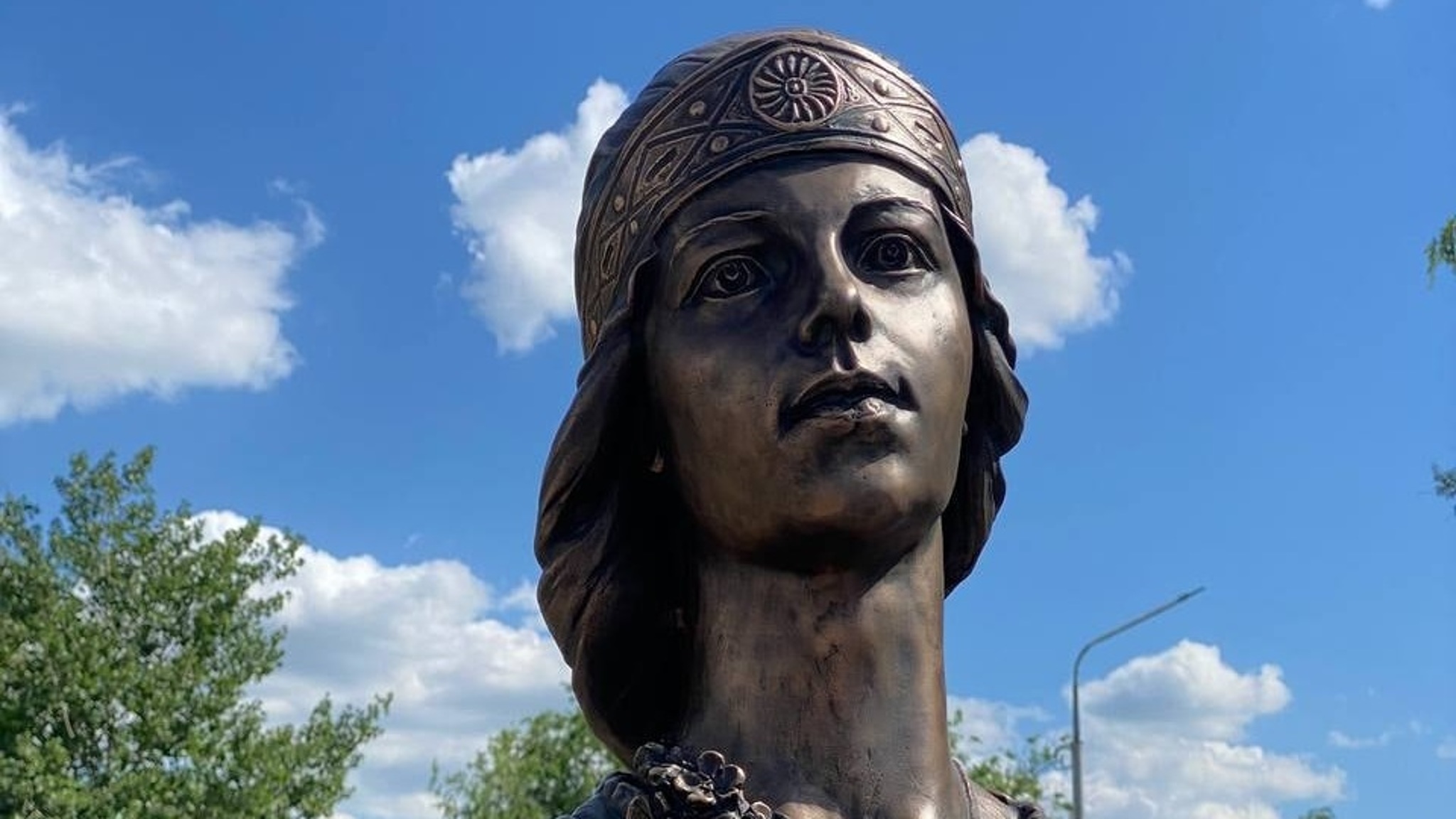 Под Воронежем открыли новый памятник Аленке