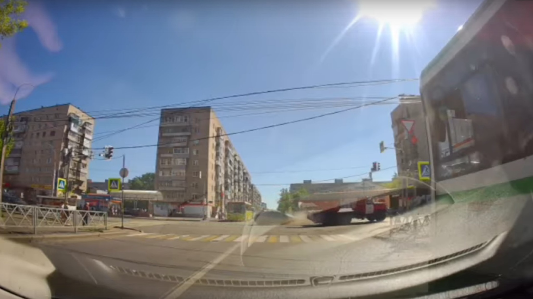 В Рыбинске в ДТП с пожарной машиной пострадала девочка