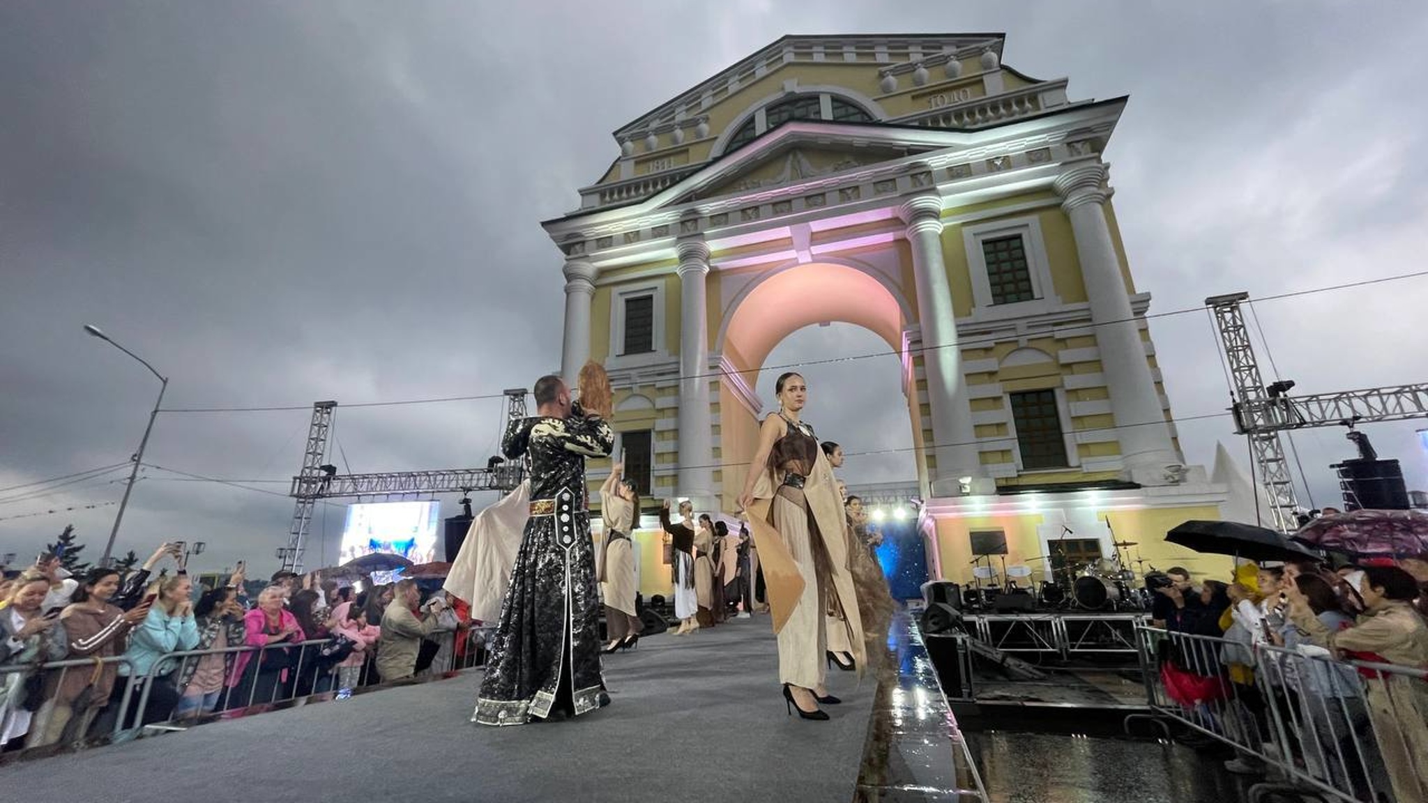 Этнопоказ "Angara Fashion Show" прошел в Иркутске