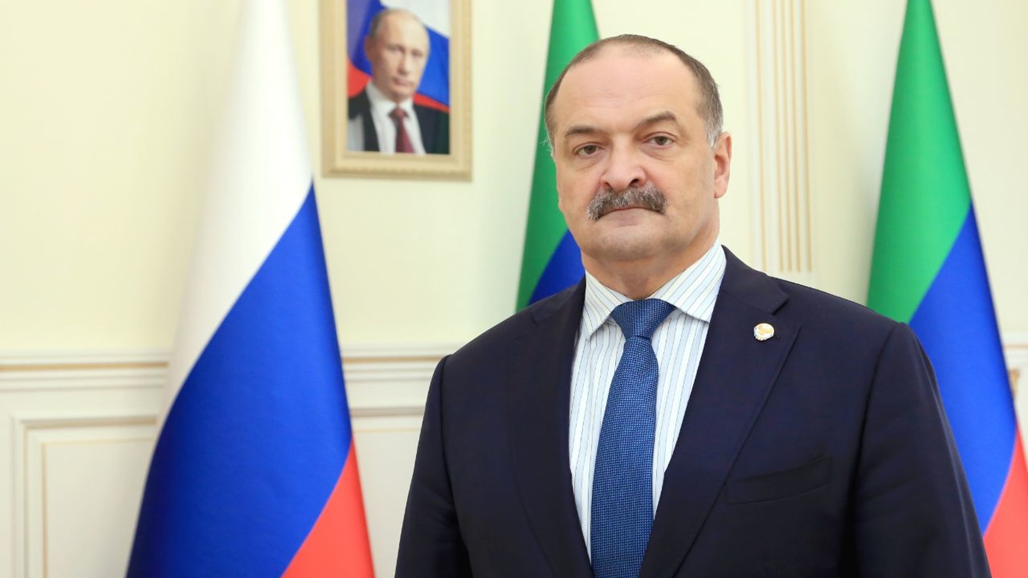 Меликов поздравил генерал-майора Эседуллу Абачева
