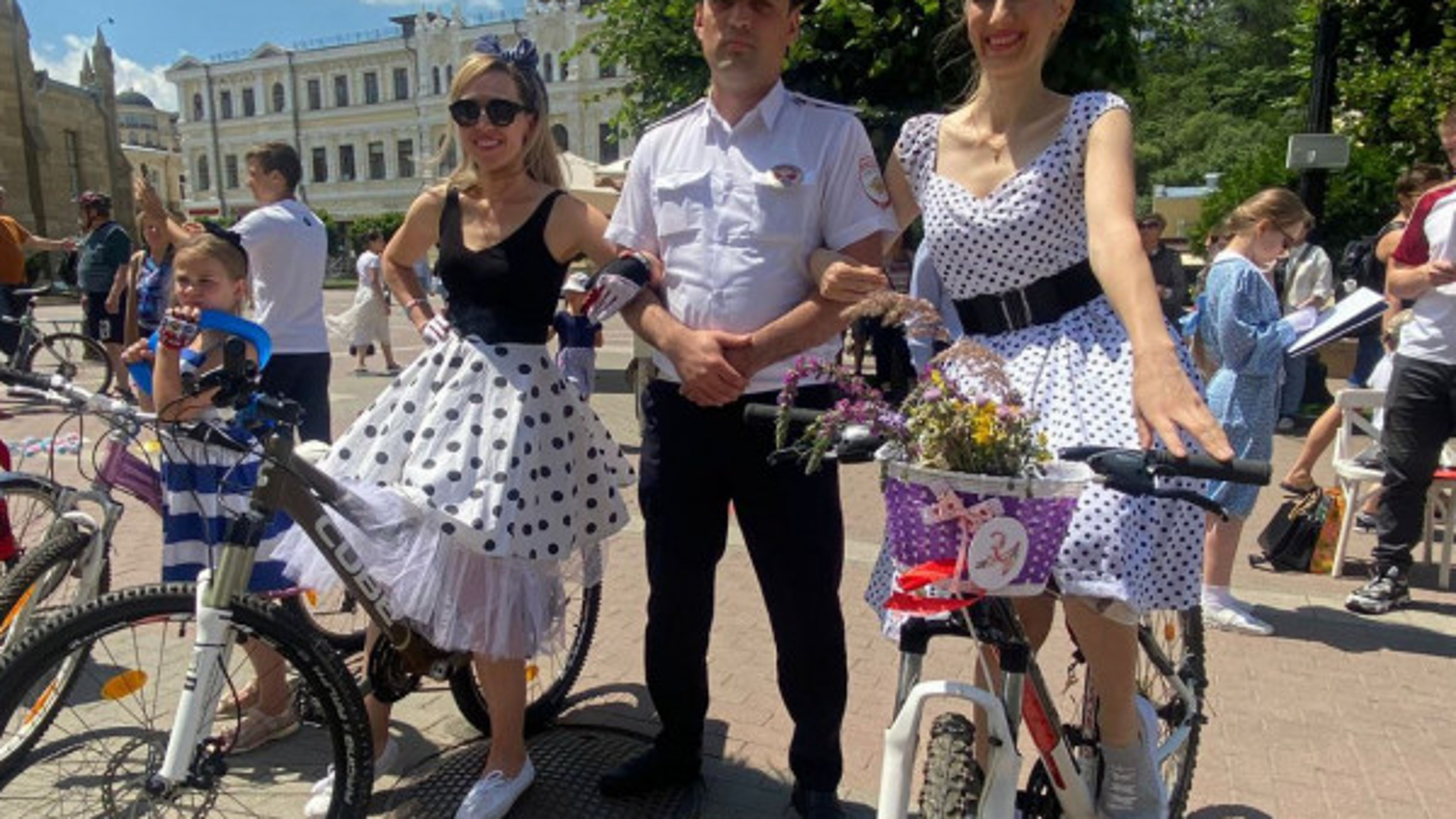 В Кисловодске прошел заезд "Леди на велосипеде"