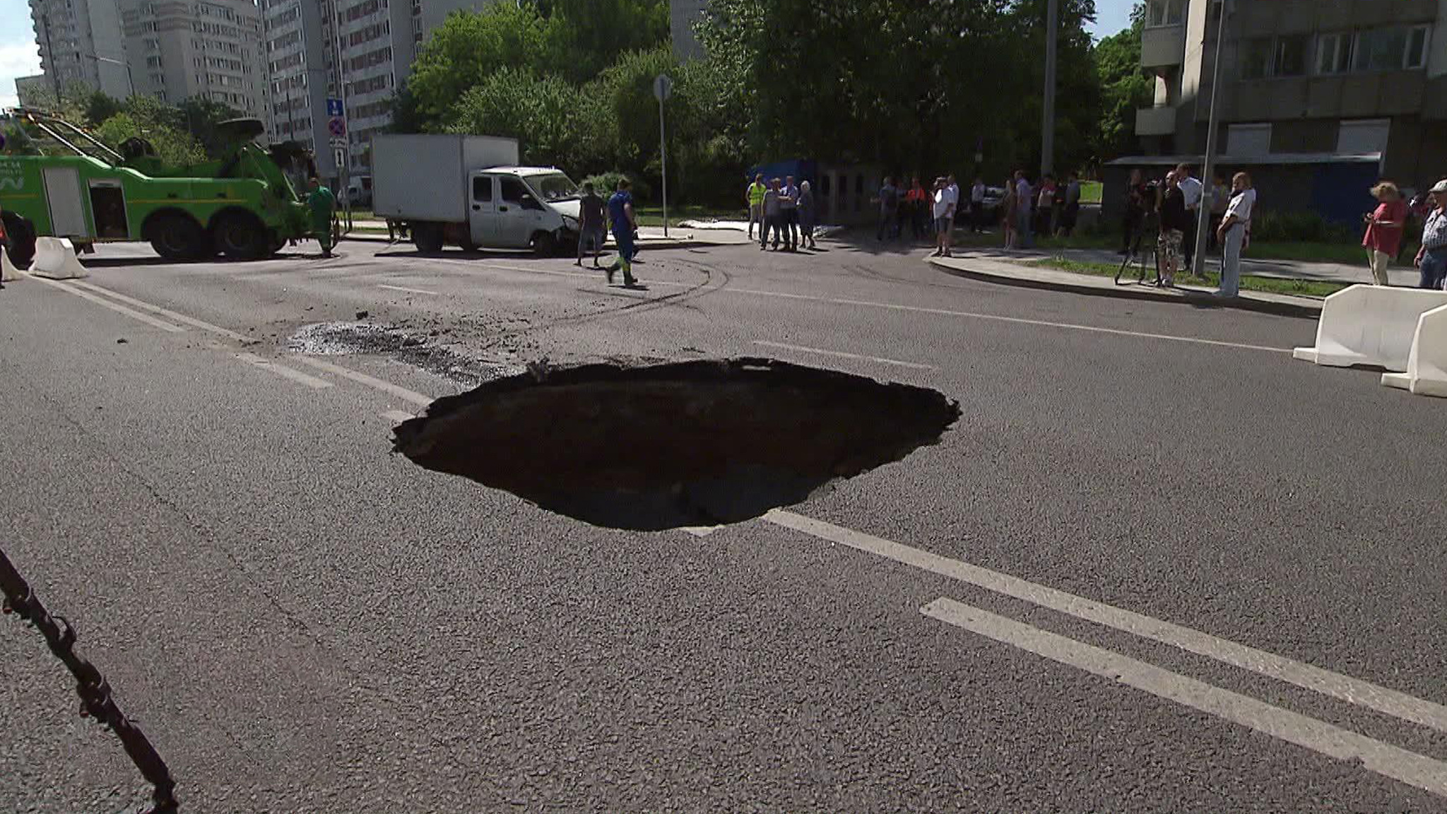 Провал грунта на Каховке. Новые подробности
