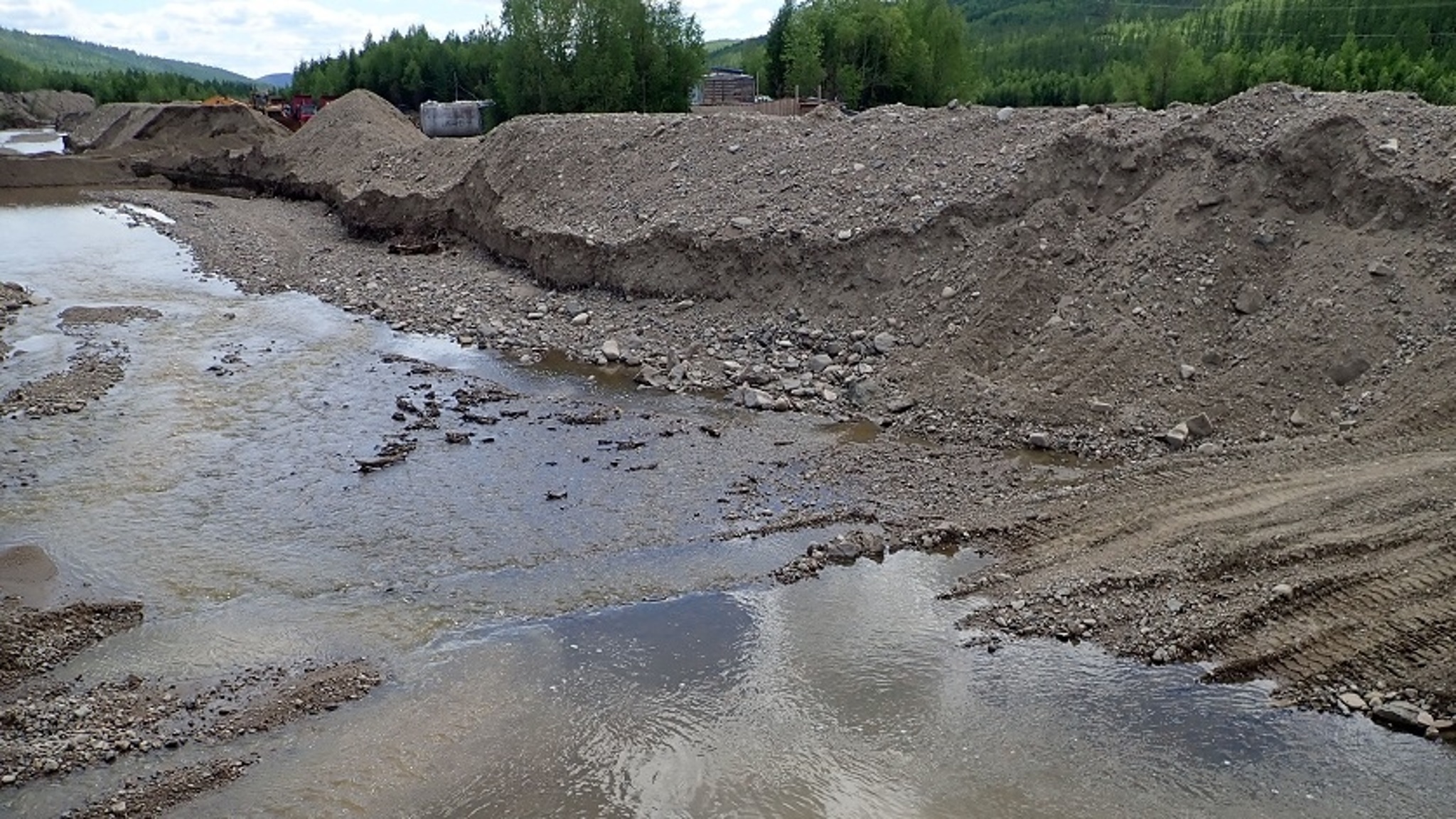 Золотодобытчик не смог оспорить штраф за загрязнение ручья в Приамурье