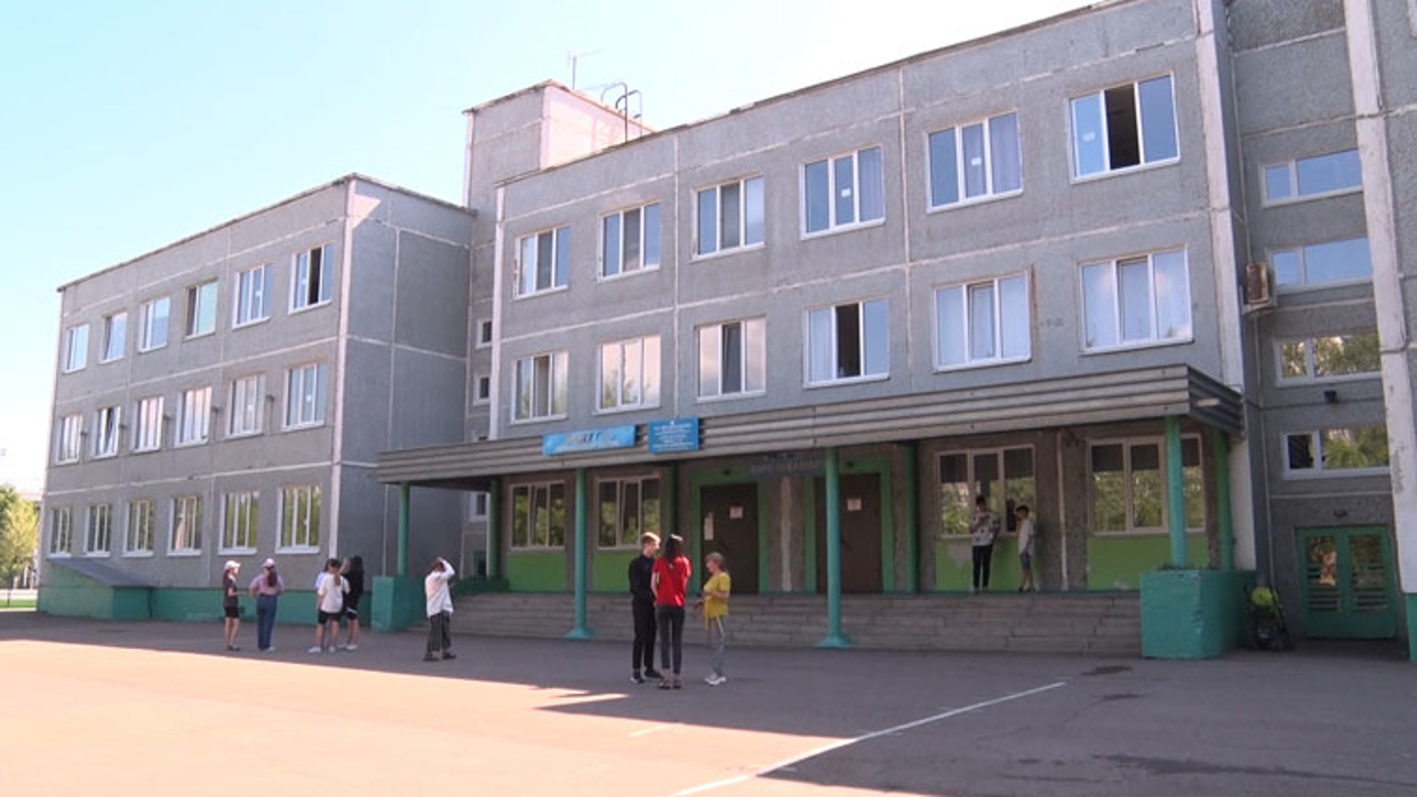 Аттестаты с отличием получили 127 благовещенских выпускников