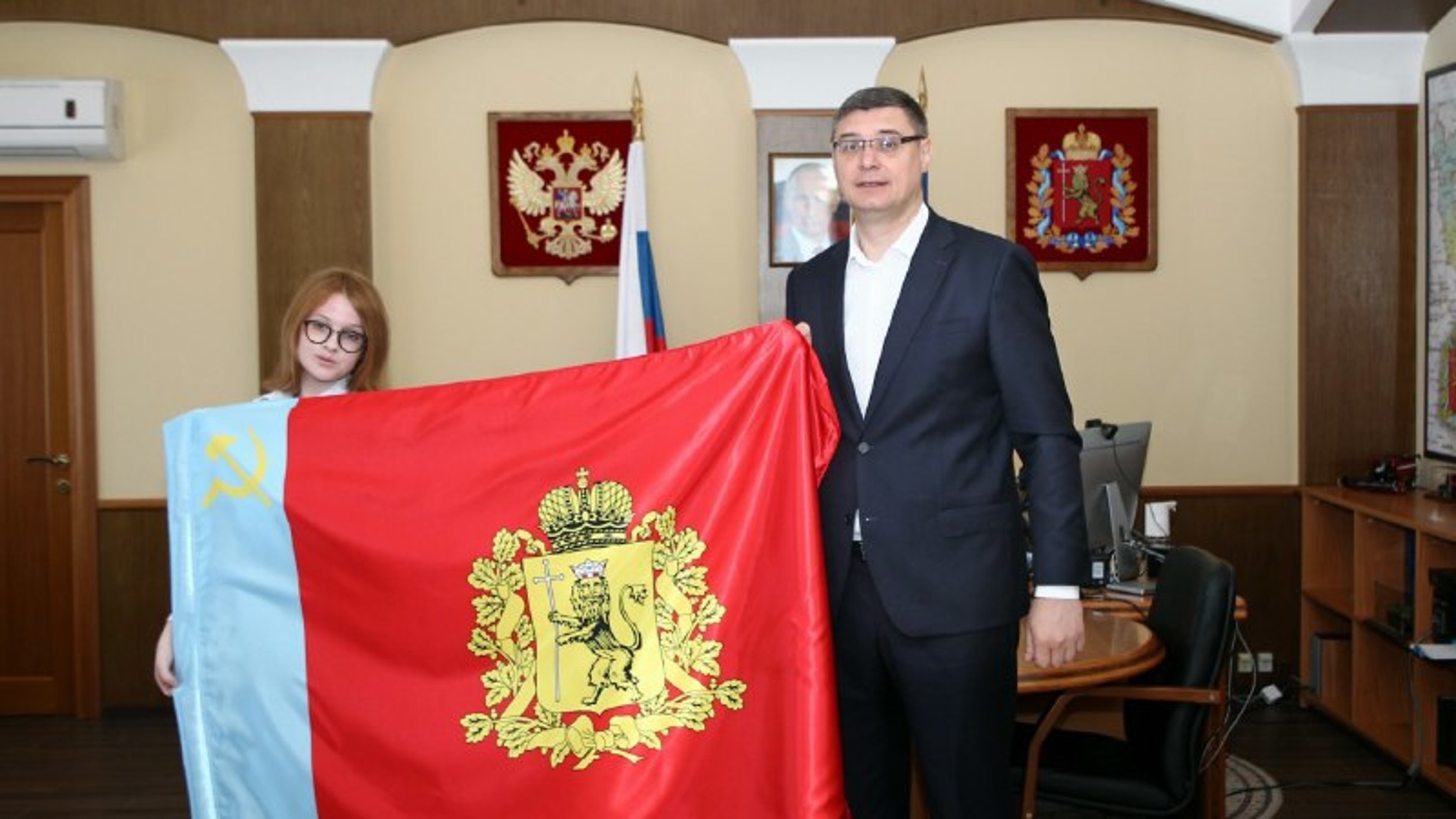 Владимирская школьница привезет на Северный полюс флаг региона