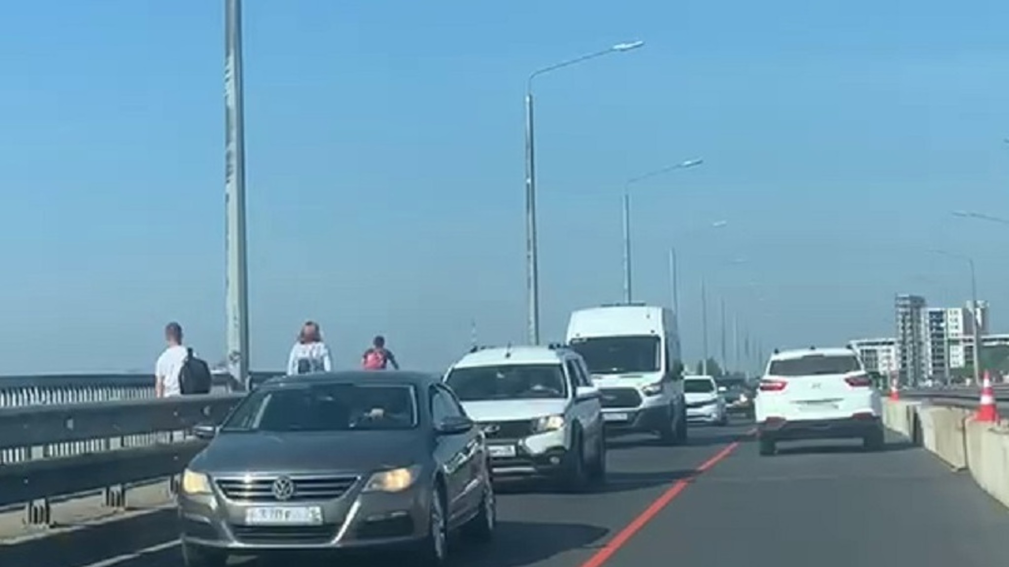 В Ярославле из-за перекрытия моста Заволжский район встал в пробку