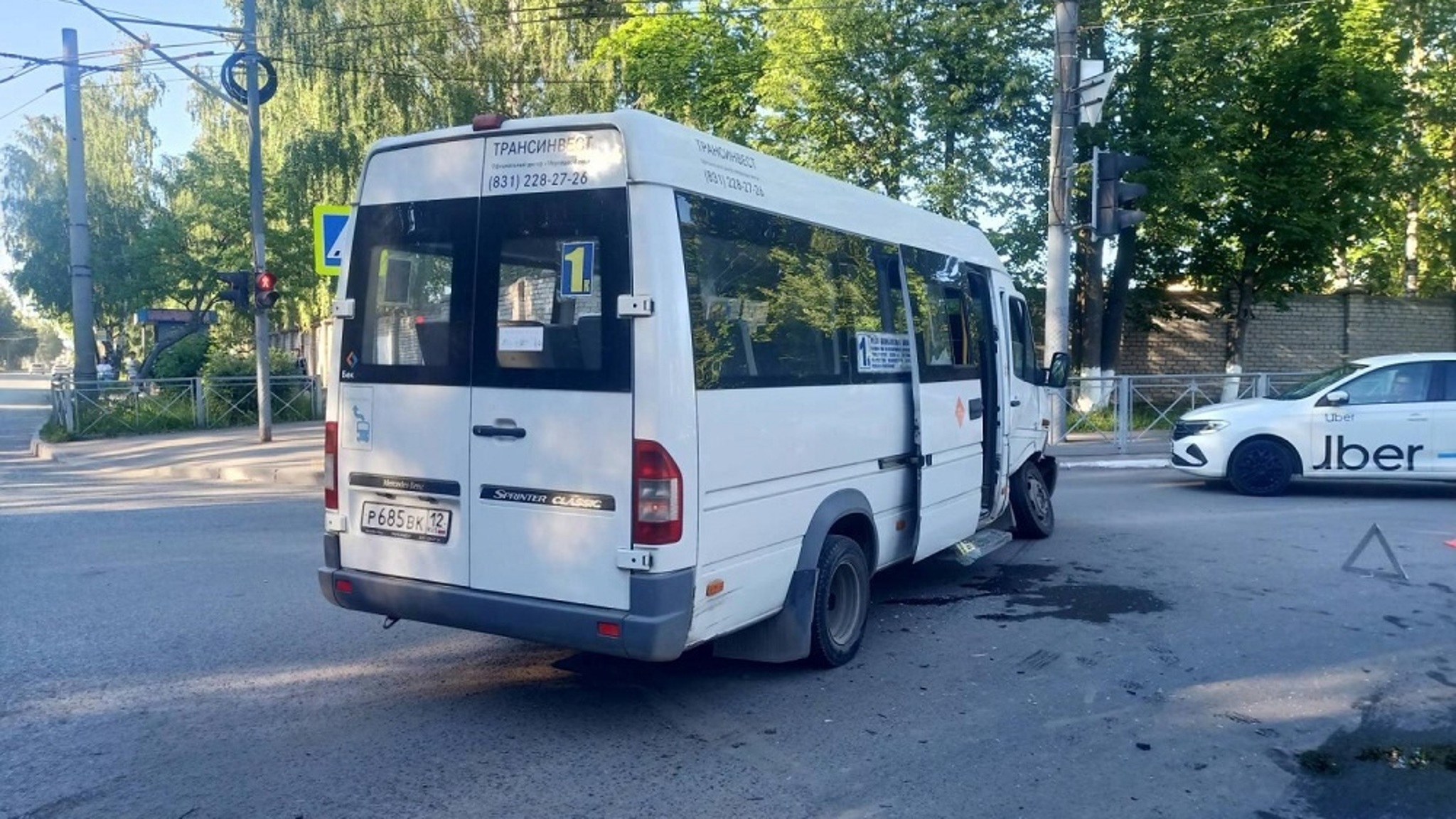В Йошкар-Оле столкнулись "маршрутка" и такси