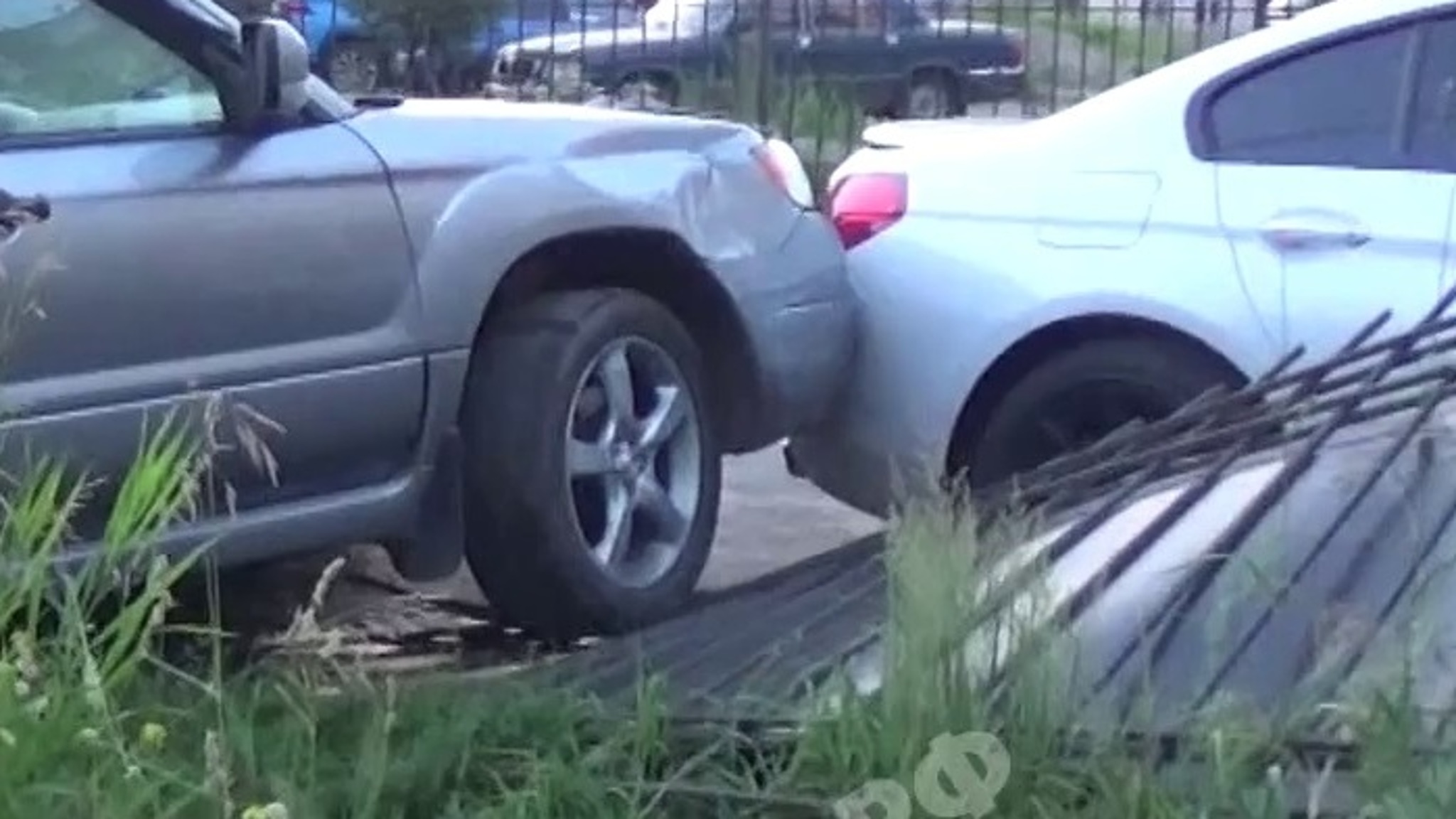 В Ярославле пьяный водитель столкнулся с 3 авто и врезался в забор