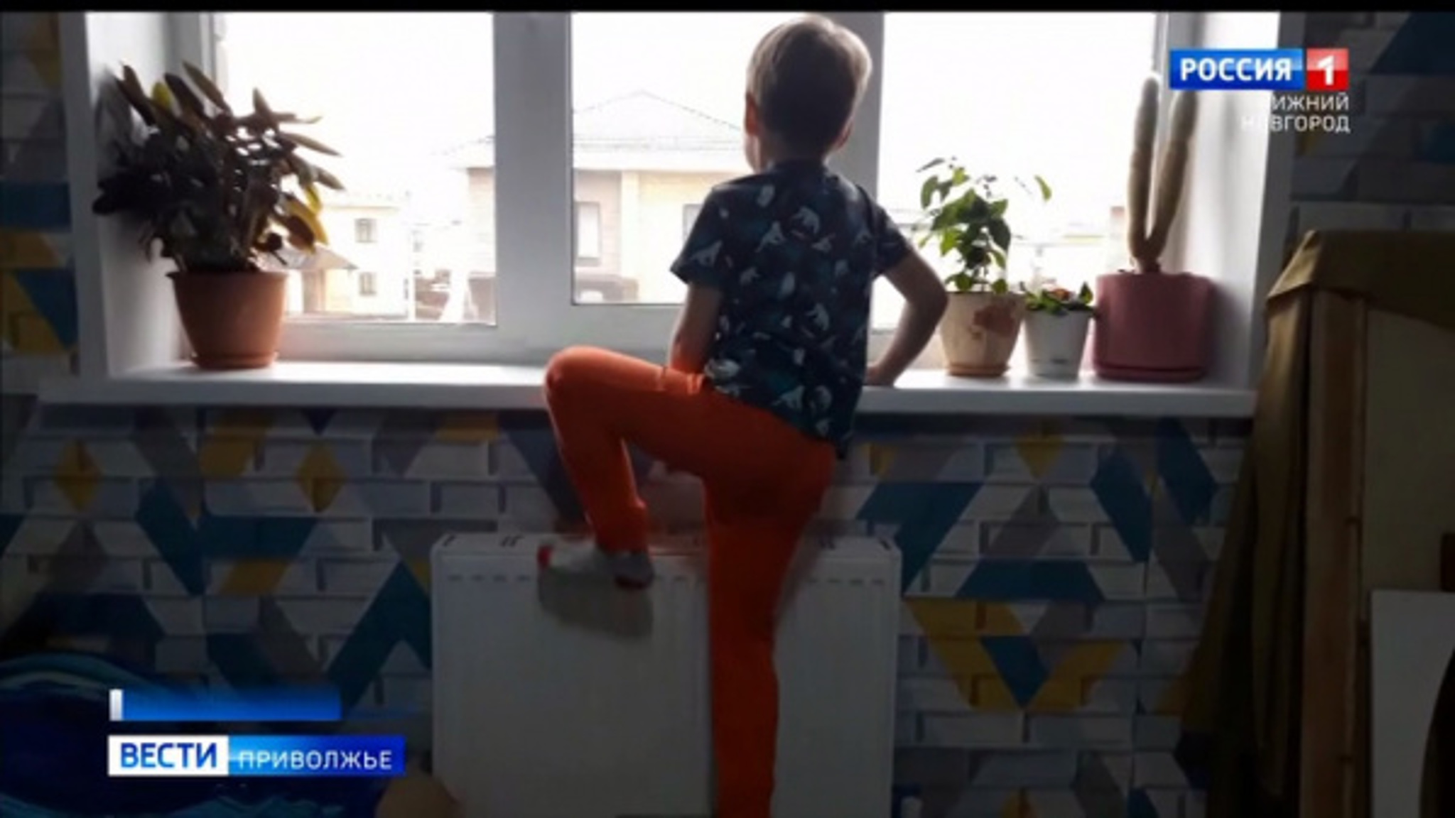 Сотрудники полиции призывают родителей маленьких детей проверить окна в квартире