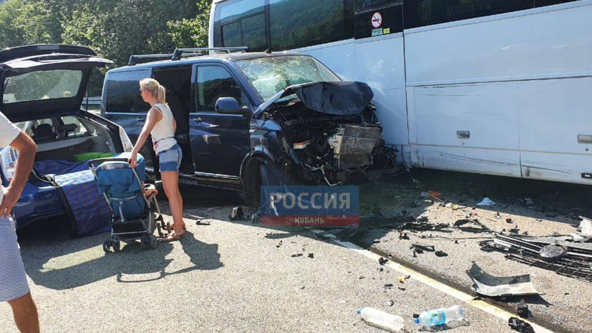 Пять человек пострадали в массовой аварии с автобусом в Сочи