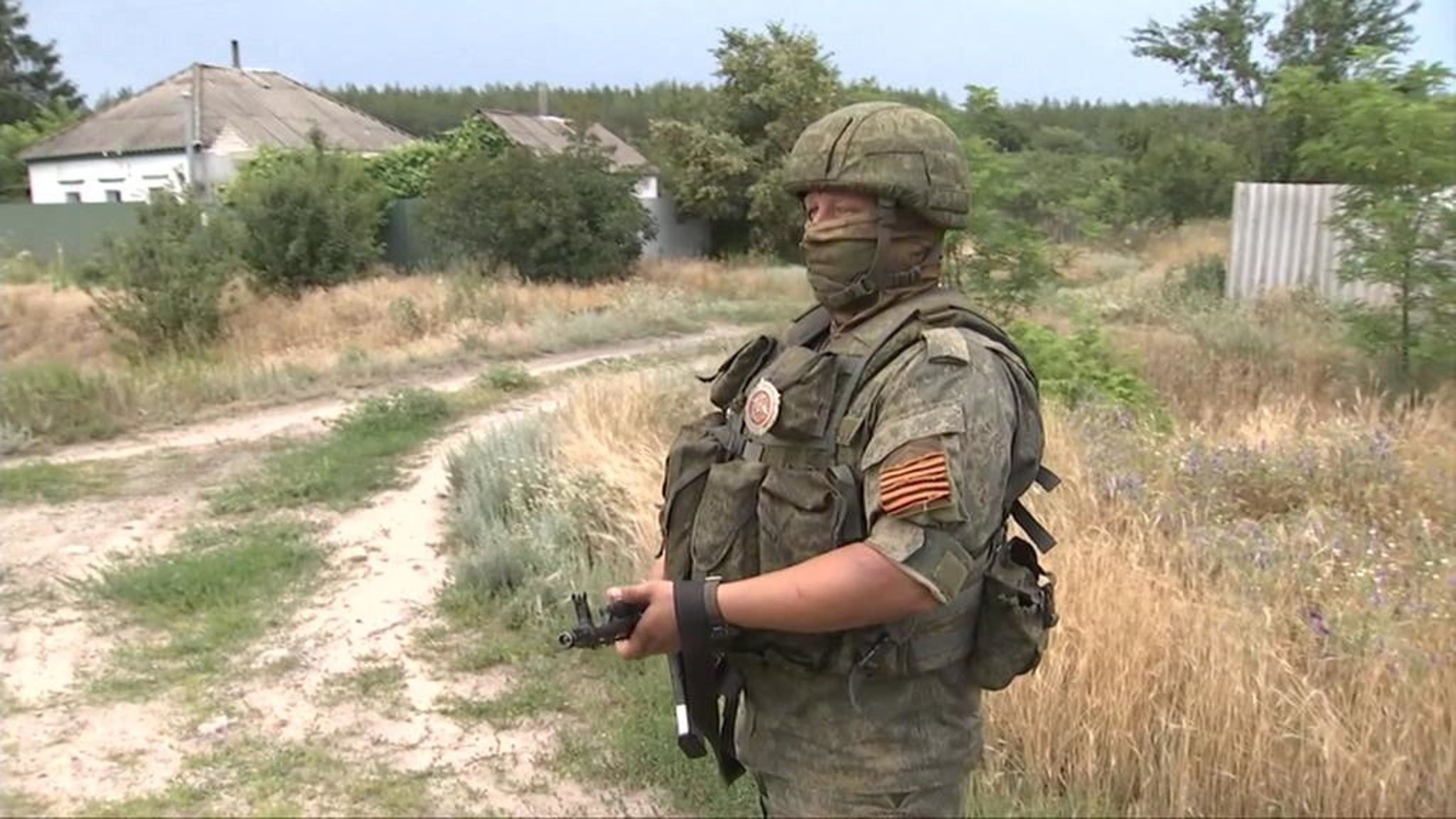 Контузия и ранение не помешали рядовому Перову спасти сослуживца и технику