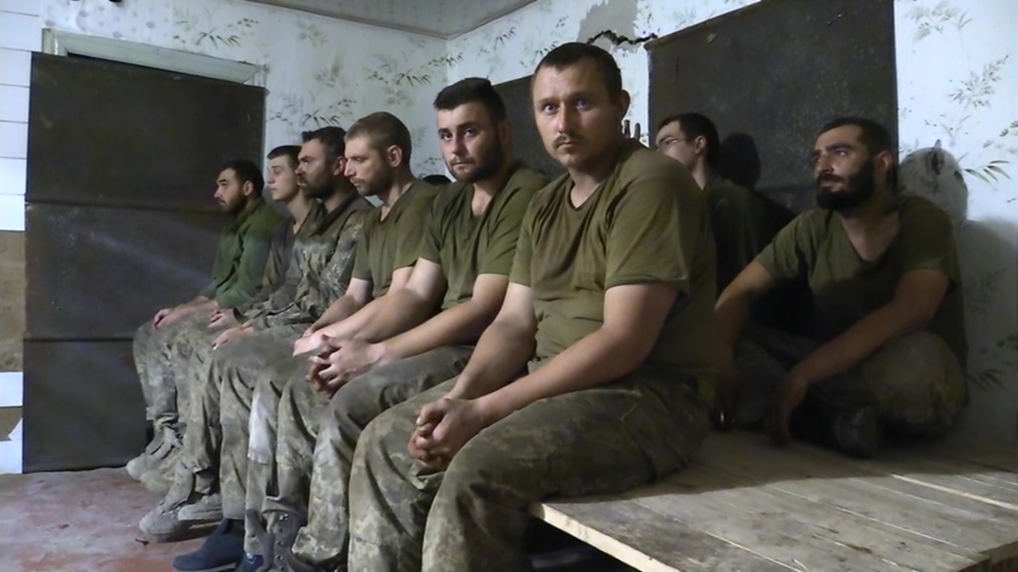 Украинские десантники сдались в плен в Донецкой области