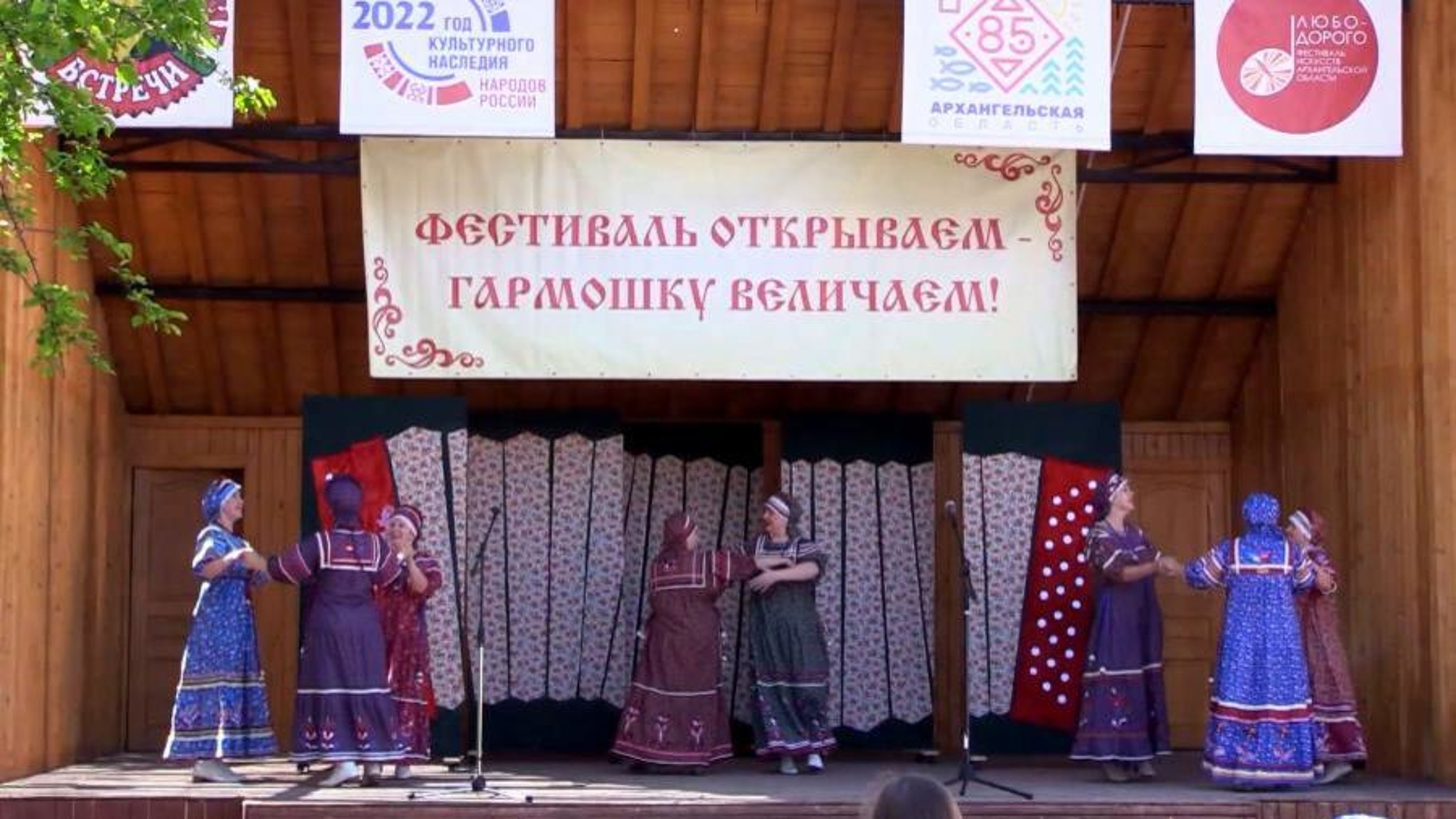 В Красноборске прошли традиционные народные гулянья "Сметанинские встречи"