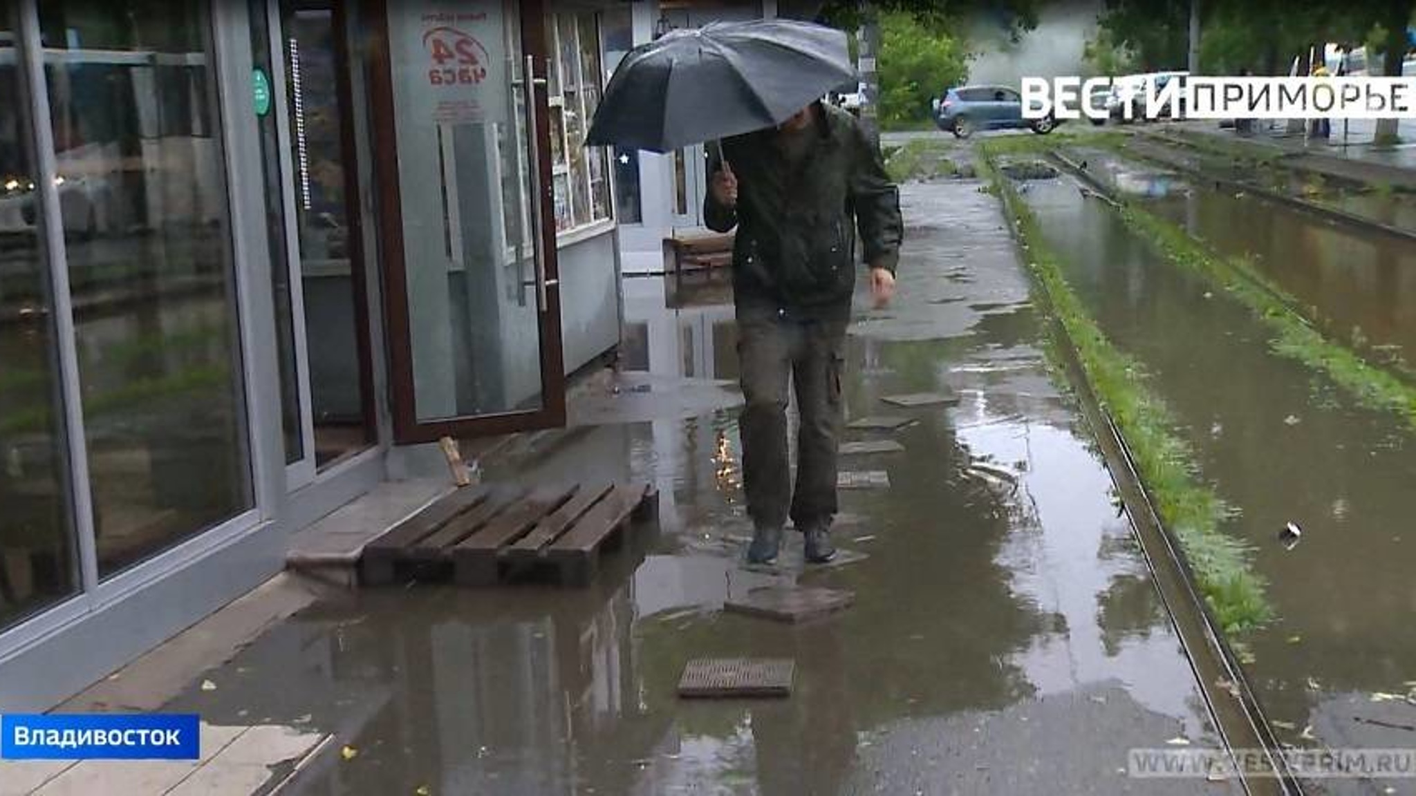 «Теперь разгребаем»: Владивосток пережил очередной удар стихии