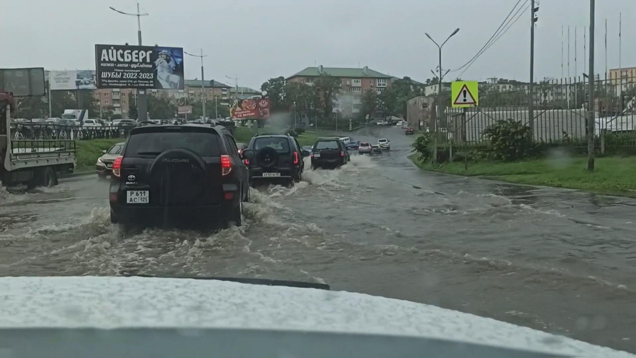 На двор во Владивостоке сошел грязевой поток