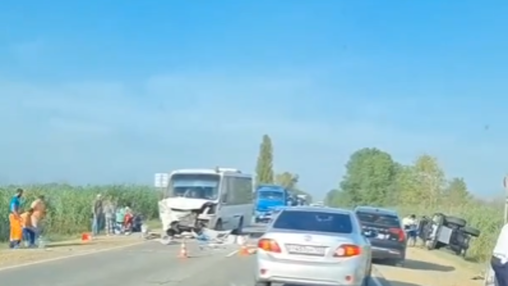 Массовая авария с пассажирским автобусом произошла в Темрюкском районе