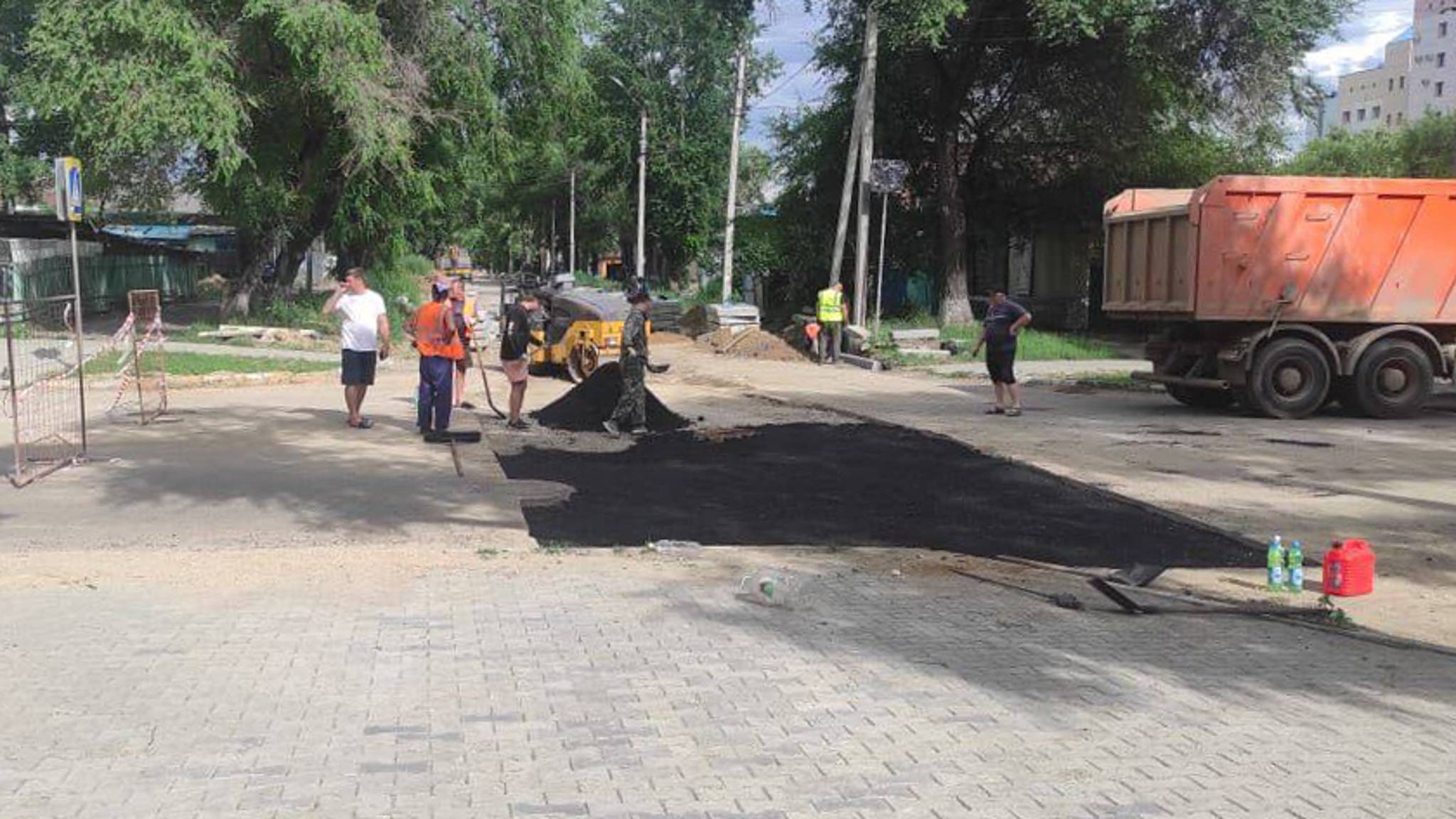 Дорожники приступили к асфальтированию благовещенского перекрестка Мухина – Релочный