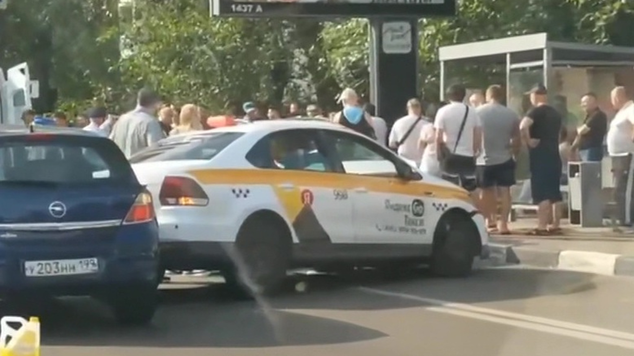 В Люберцах каршеринговая машина сбила троих человек