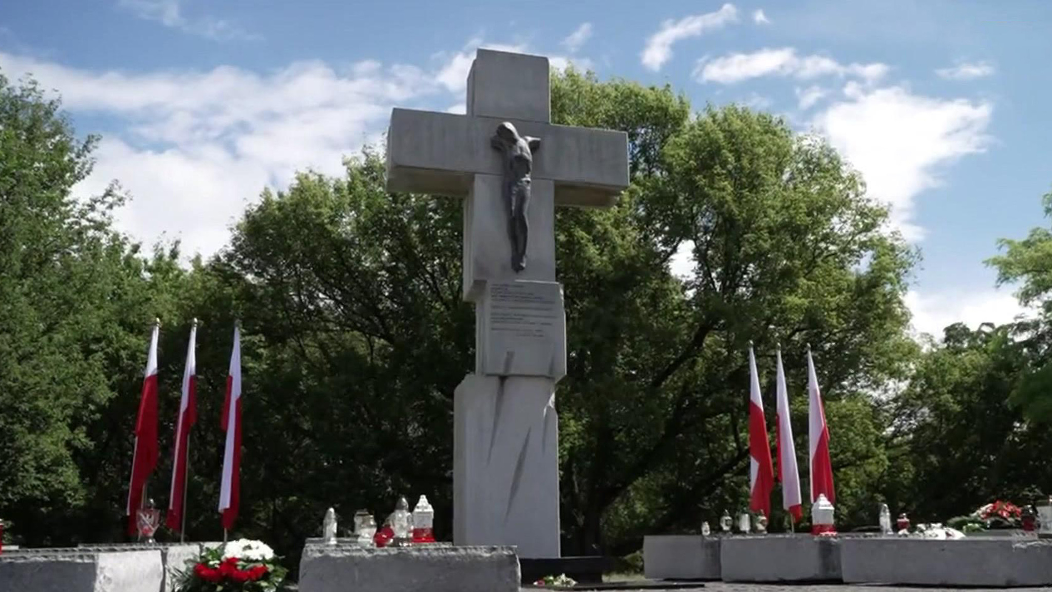 Время лгать: в годовщину волынской резни Дуда рассказал о дружбе с наследниками УПА