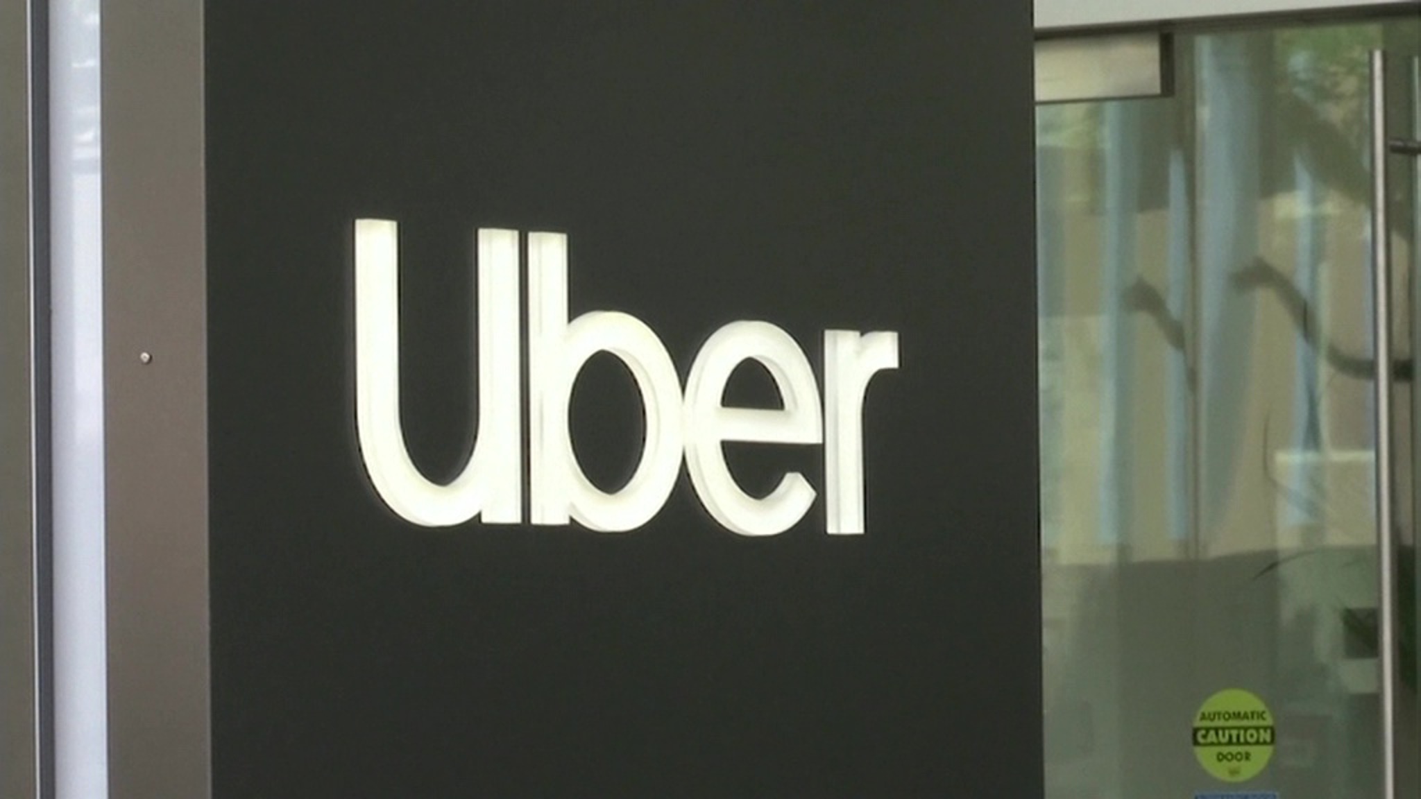 Макрон помогал американскому сервису такси Uber