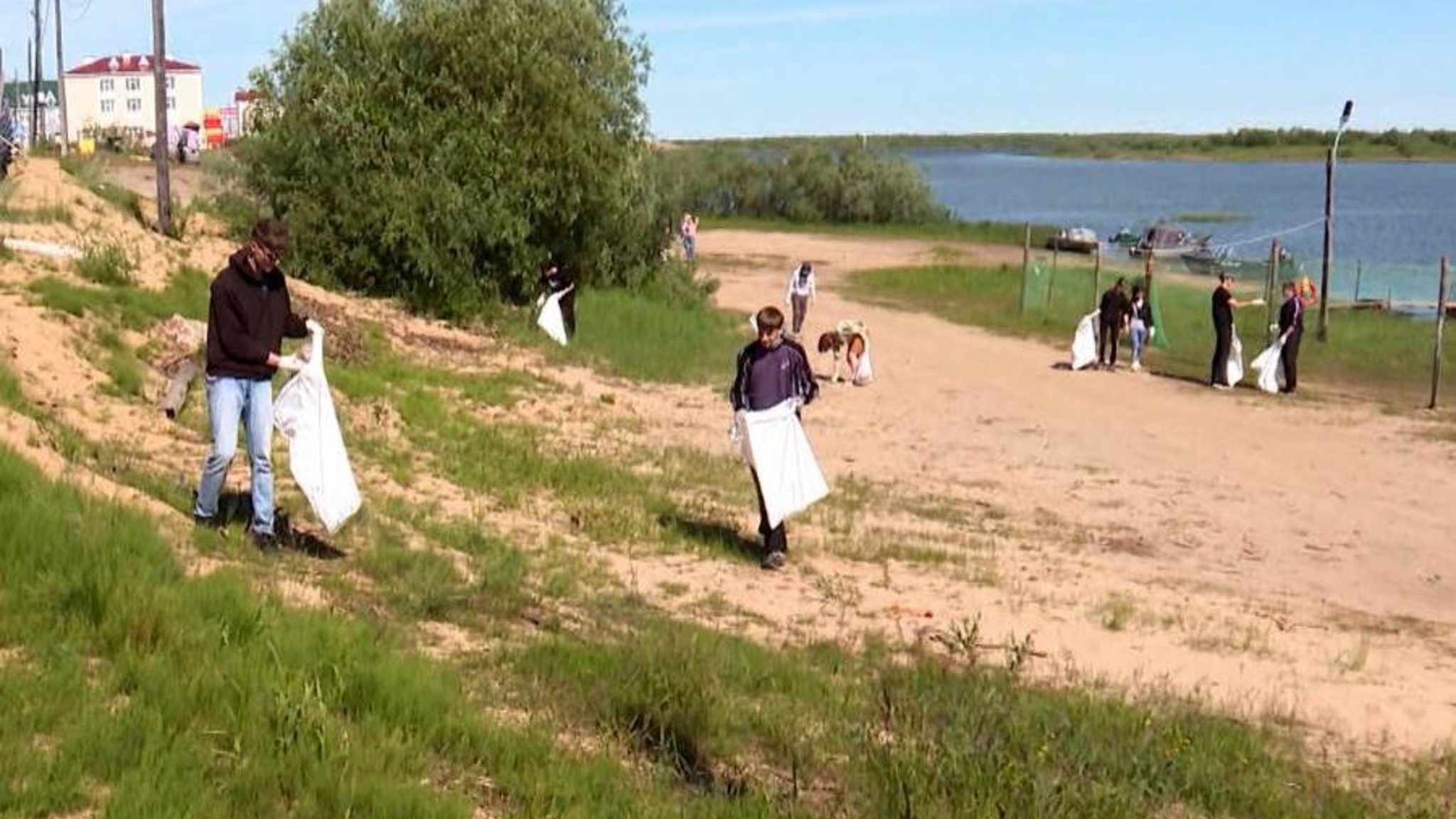 В Ненецком округе прошла акция "Нашим рекам и озерам – чистые берега"