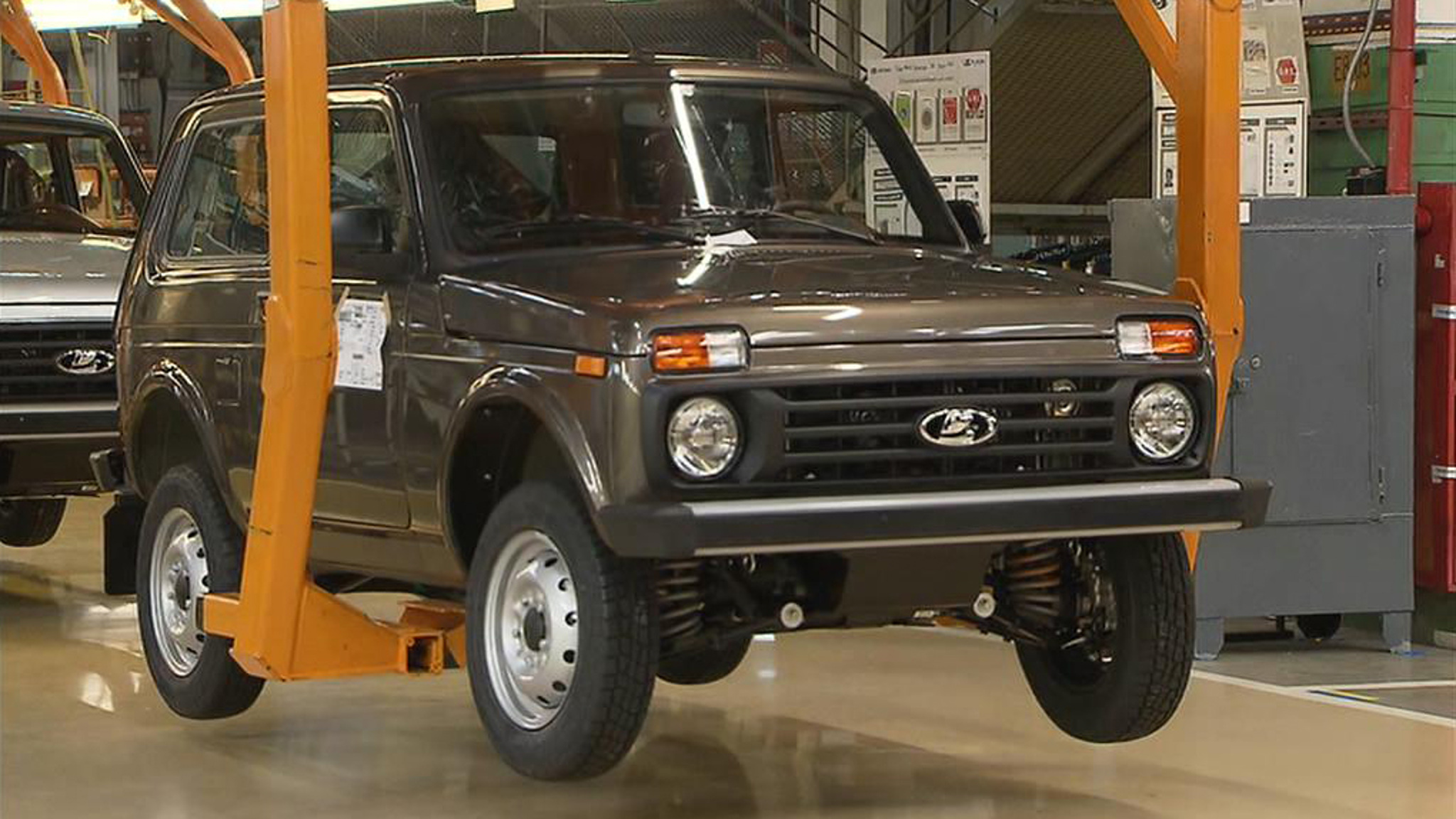 Это победа: "АвтоВАЗ" наладил производство внедорожника Lada Niva Legend