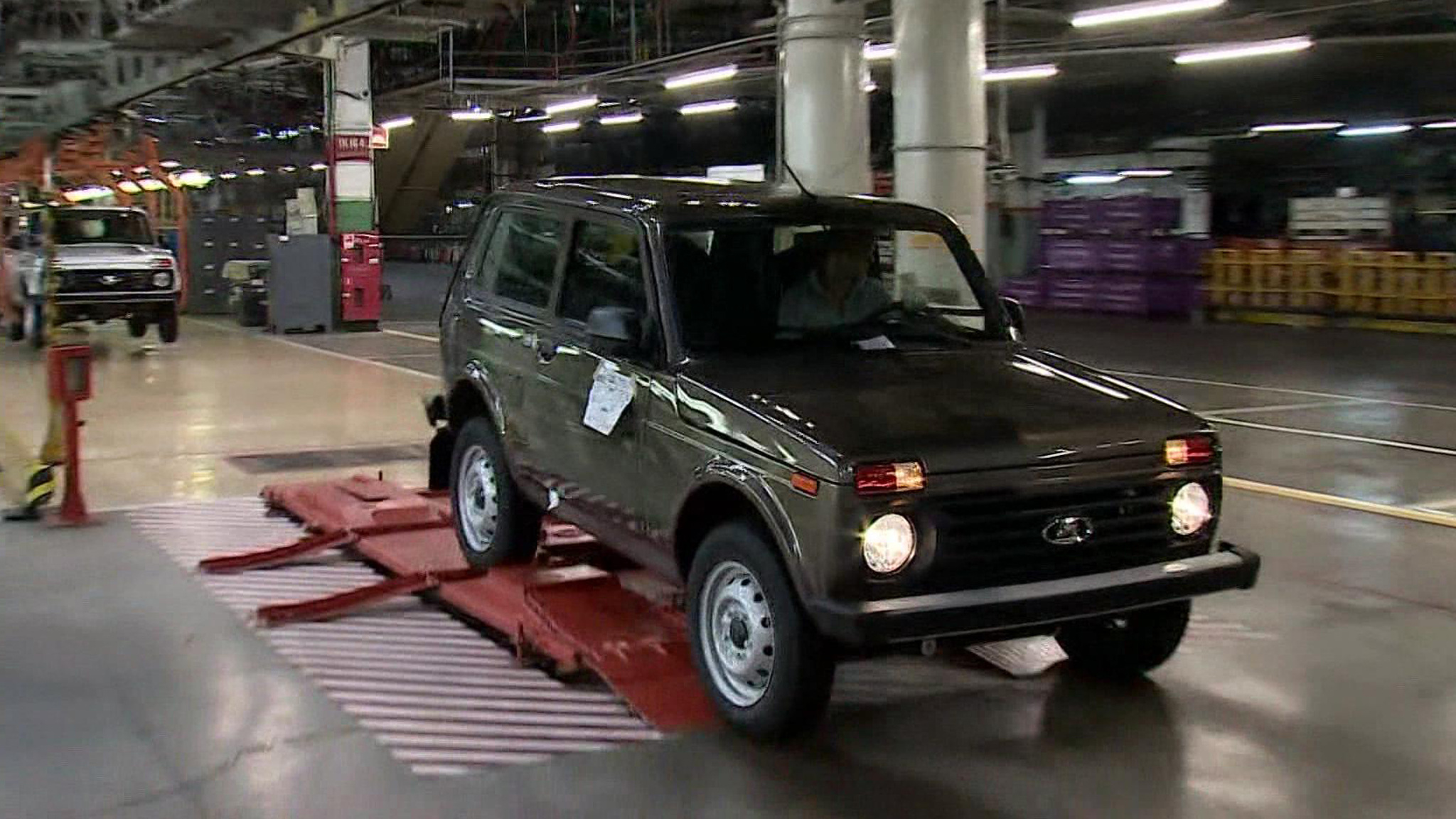 "АвтоВАЗ" расправил плечи: на российский рынок вернутся обновленные модели "Нивы"