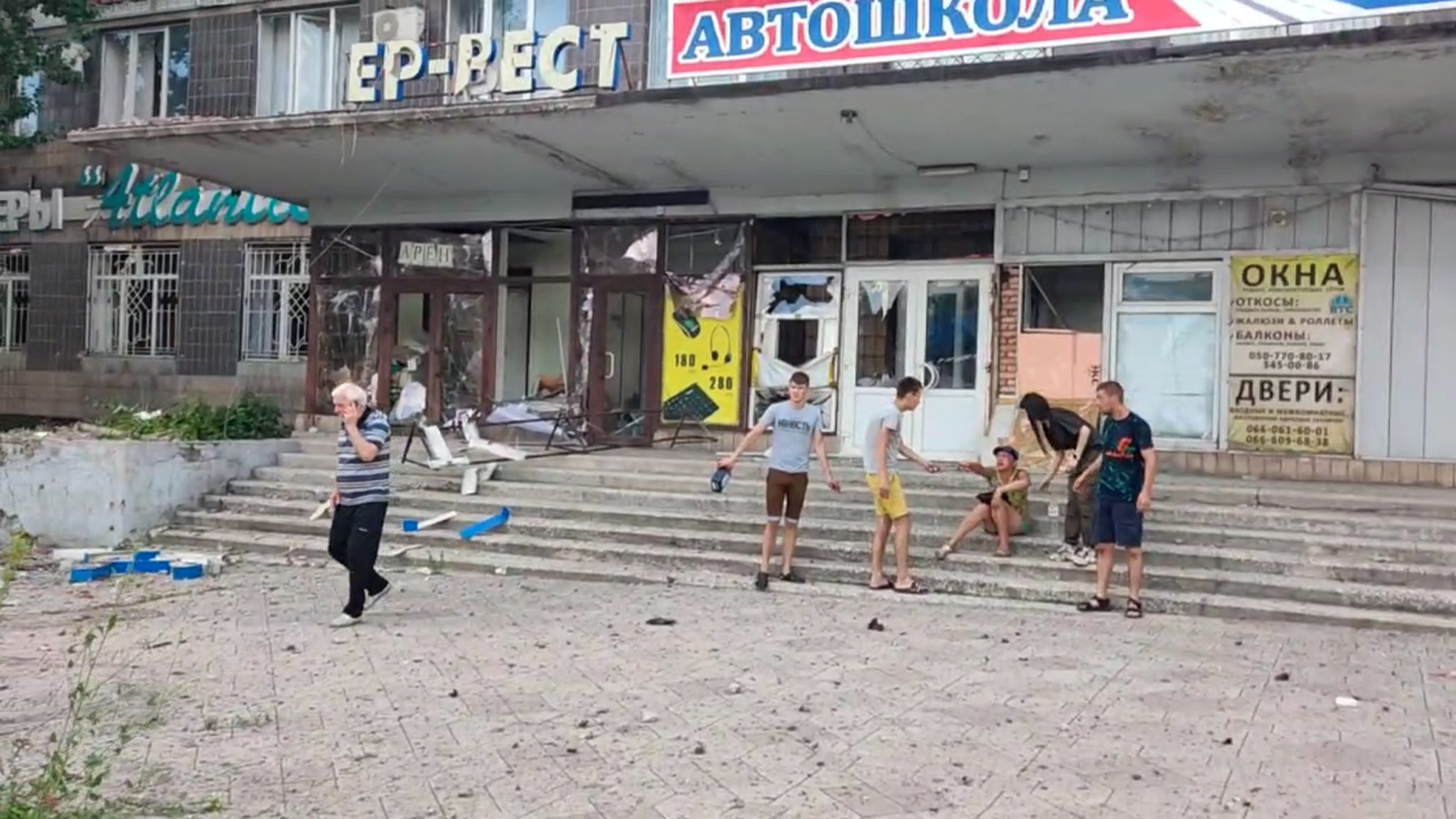 Жертвами обстрела ВСУ в центре Донецка стали несколько человек