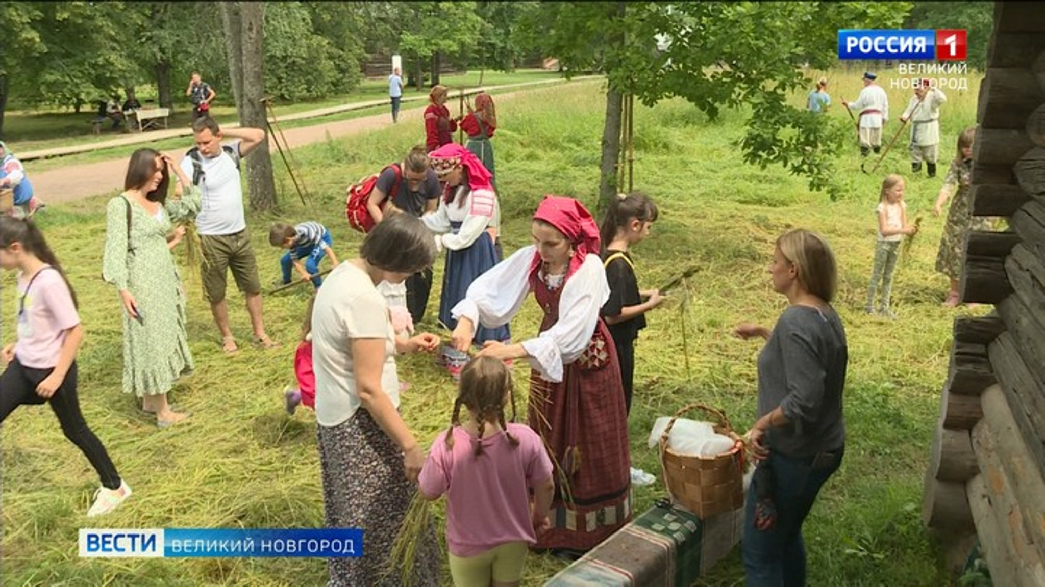 В музее деревянного народного зодчества "Витославлицы" отметили день памяти святых апостолов Петра и Павла
