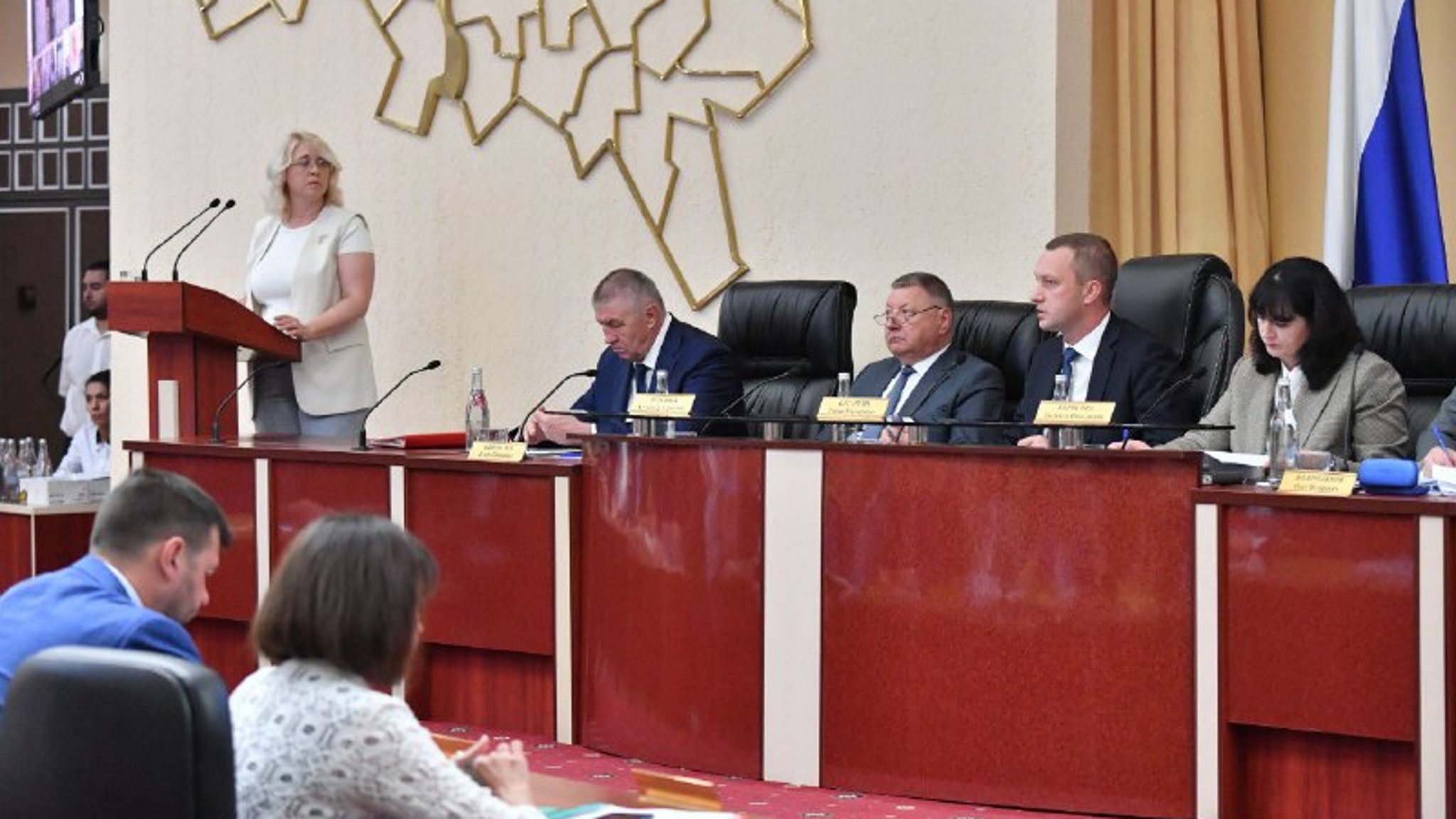 Минобразования области должно разработать программу по поддержке учителей