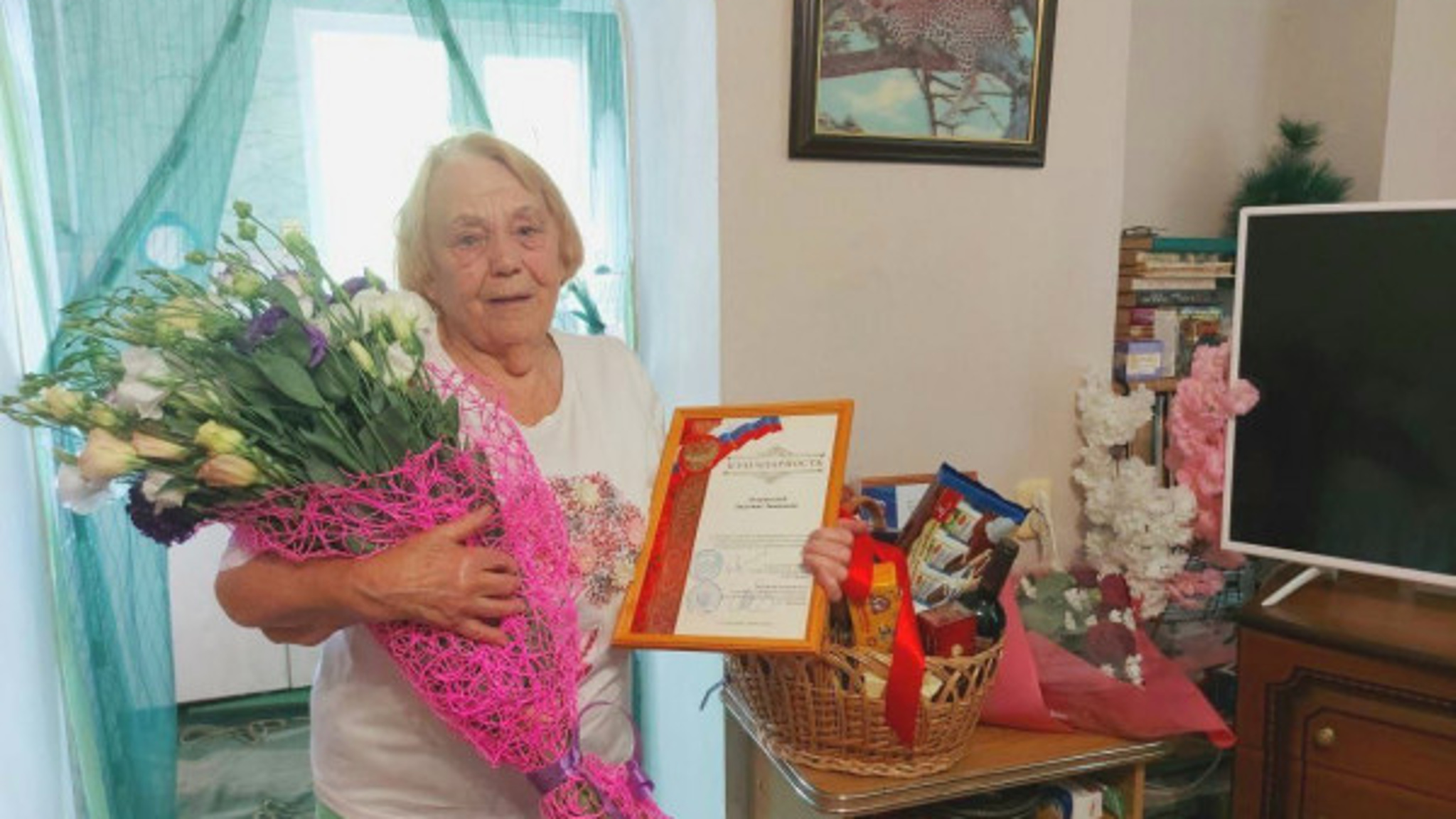 91-летняя кисловодчанка помогает российским военным, участвующим в спецоперации