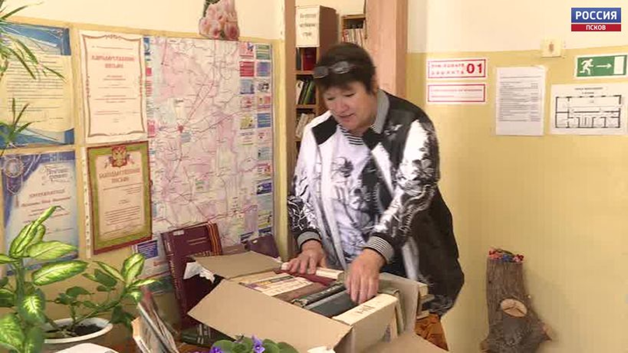 Библиотечный фонд деревенской библиотеки обновился благодаря акции ГТРК "Псков"