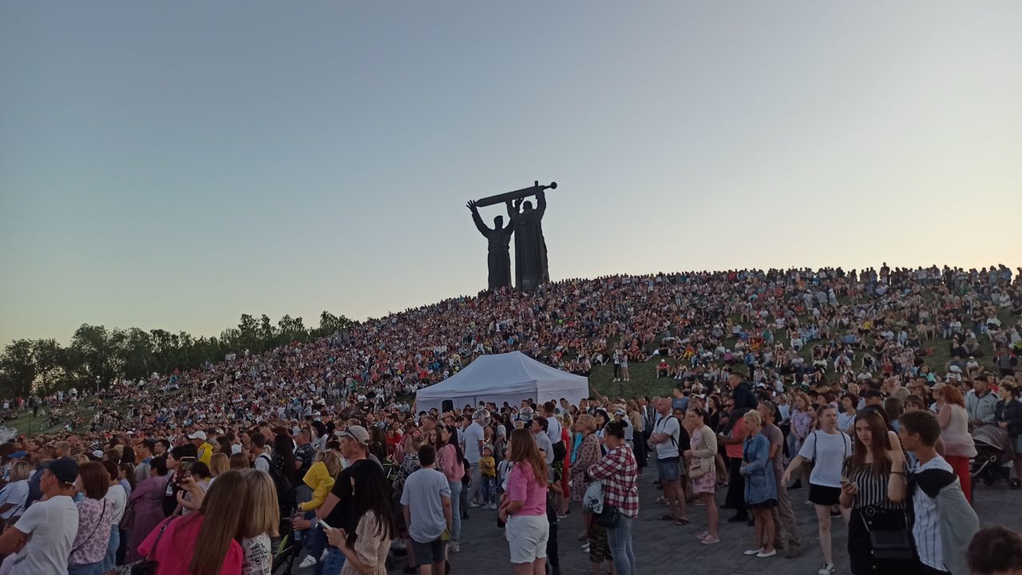 Звезды, салют и сотни тысяч гостей: как Магнитогорск отметил День города