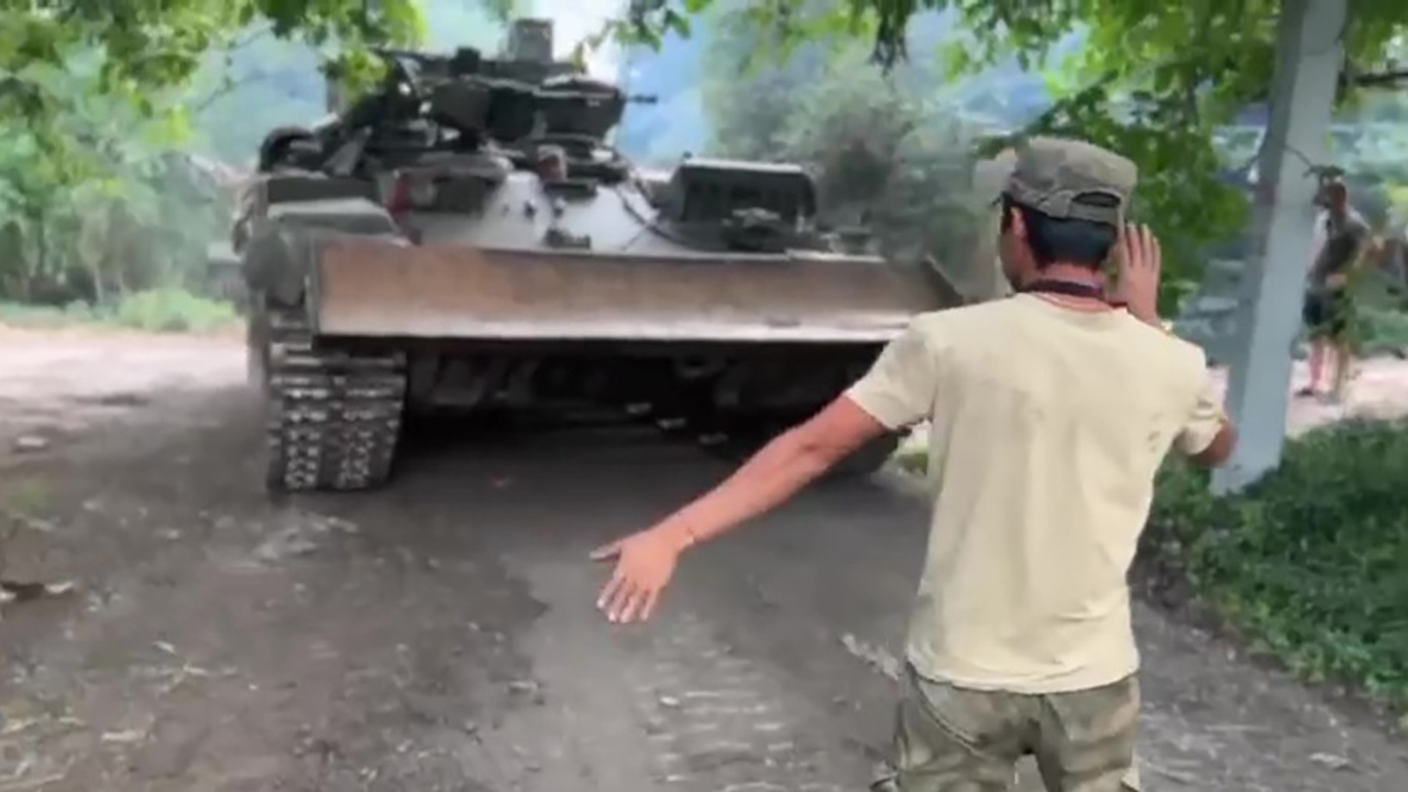 Военкор Сладков показал танк ВСУ, угнанный с поля боя
