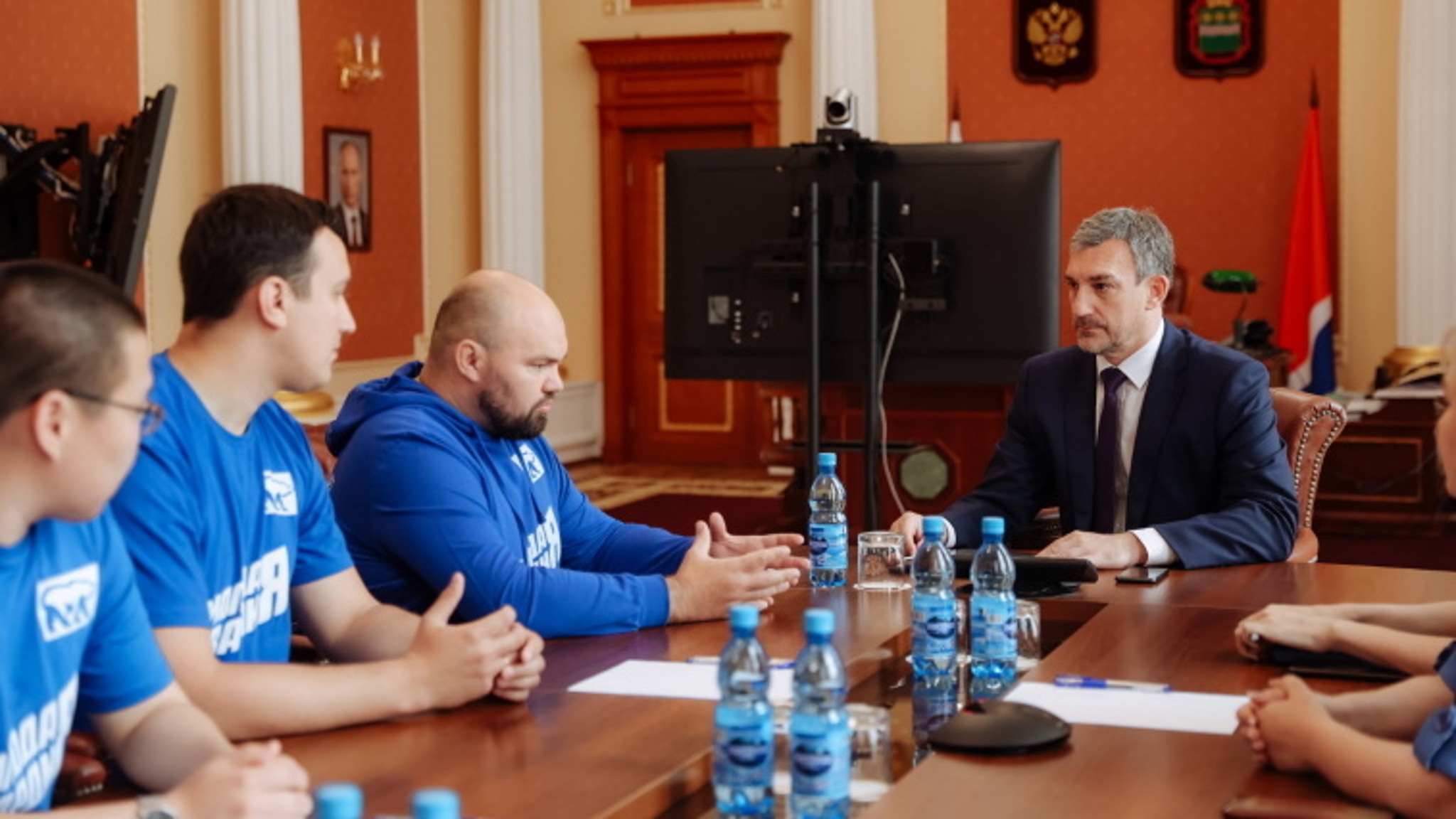 Василий Орлов поддержал инициативу волонтеров, которые хотят помочь жителям Донбасса