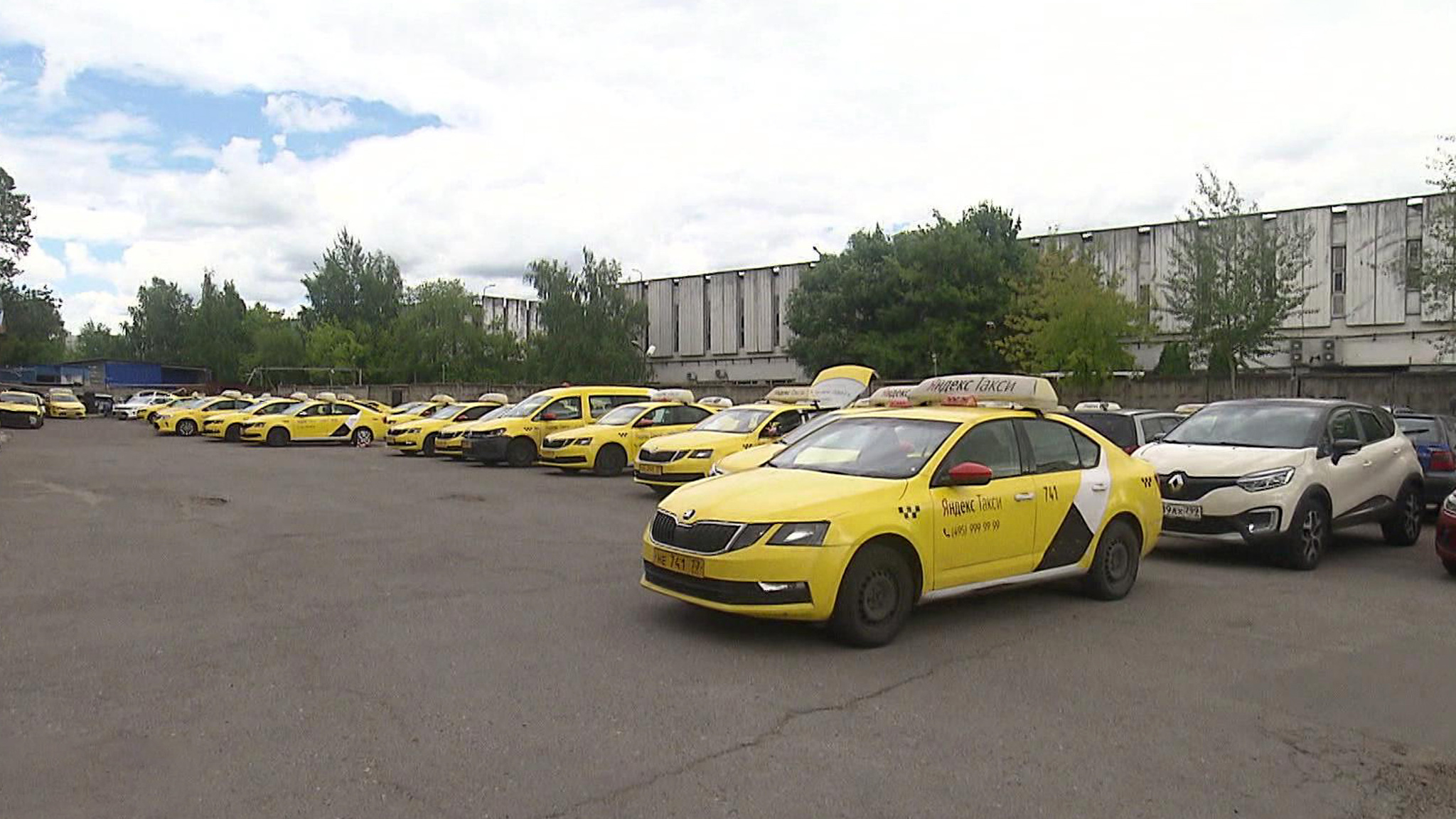 Правоохранители ловили нелегальных таксистов в Москве